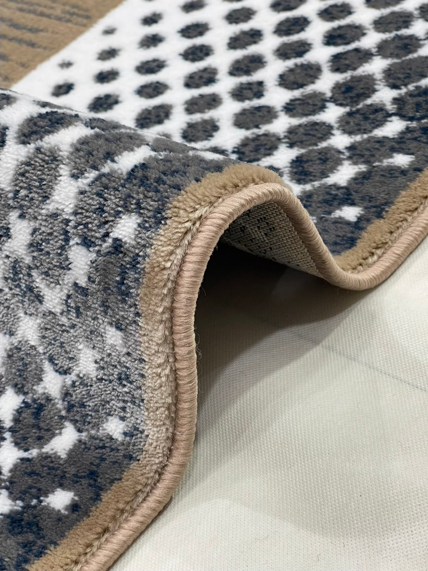 Modern polypropylene Rug,back woven(Article-872-Mink)
Size : 5ft width  x 7.3ft length (150cm x 220cm)