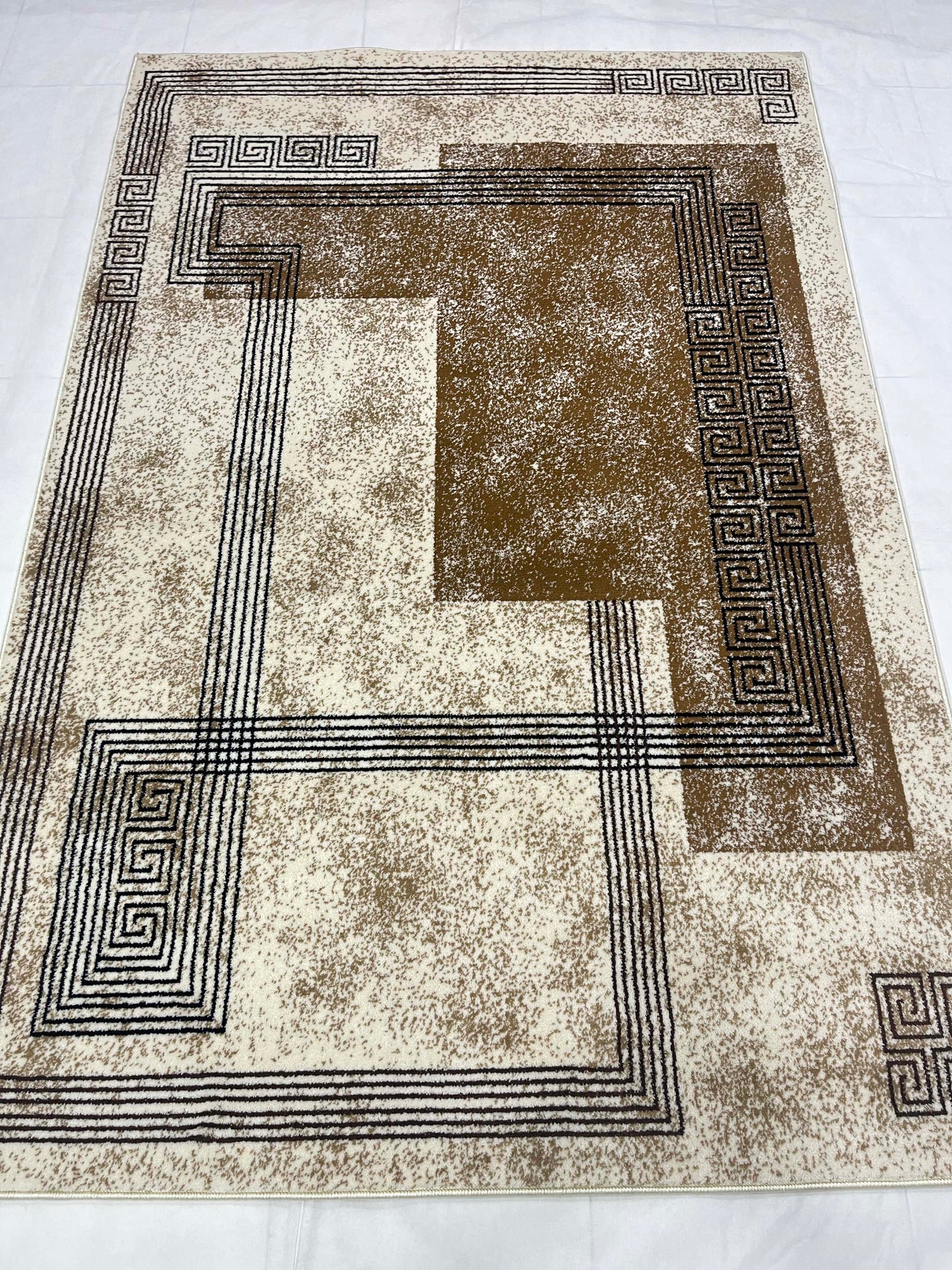 Modern Polypropylene Rug,back woven(Article-1825-Off white)
Size : 6ft width x 9.6 ft length ( 200 cm x 290cm)