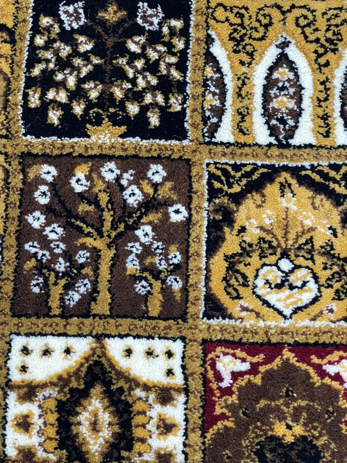 Persian Gold Polypropylene Woven Rug. Size : 2.6 ft width x 6.6 ft length (80 cm x 200cm)