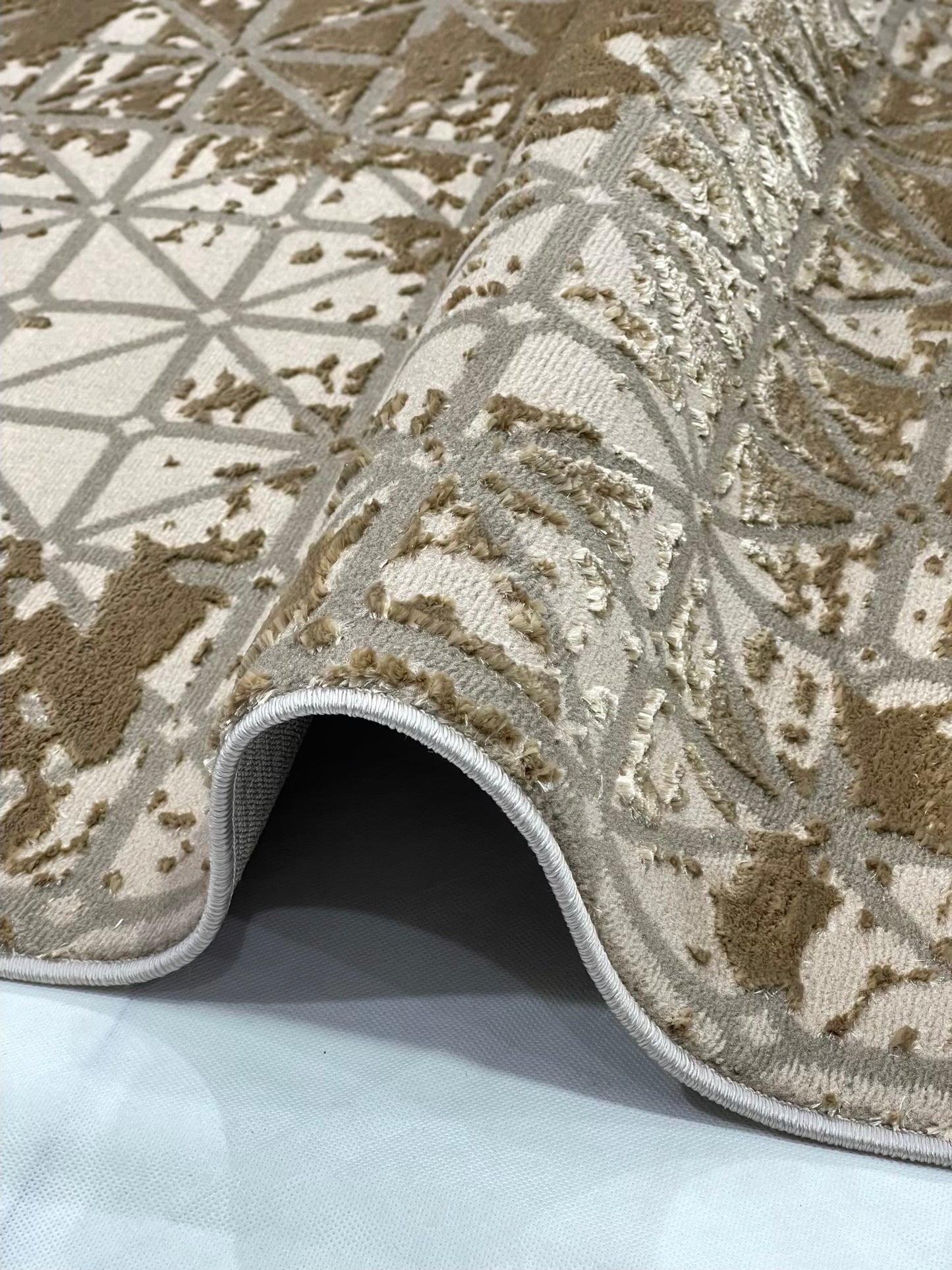 Turkish Polyester Silk.(Article-1612-Brown )
Size : 6.6 ft width x 9.6 ft length ( 200 cm x 290 cm)