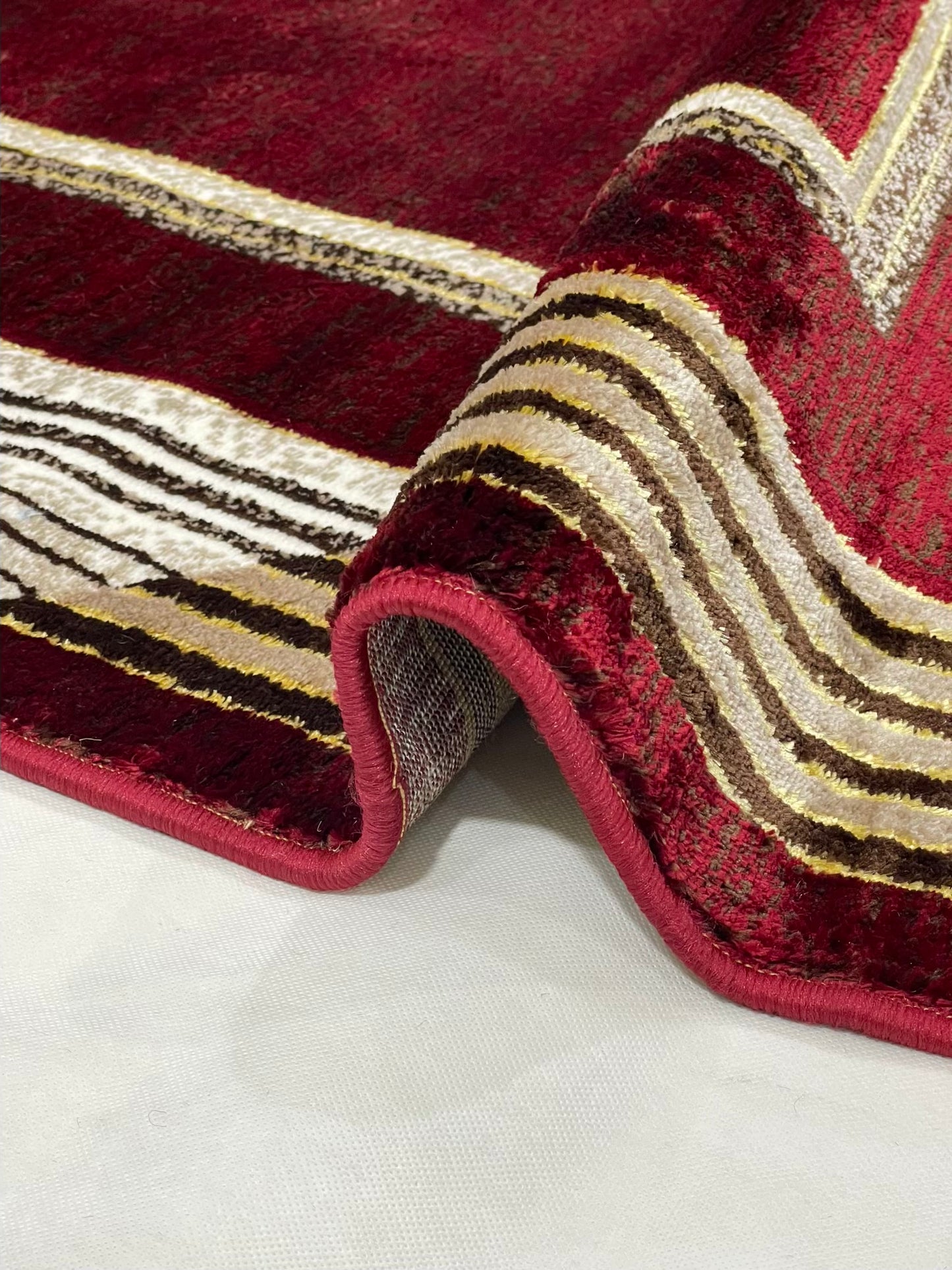 Pakistani Silk Woven Rug.(Article-1550-Red) Size : 4 ft width x 5.6 ft length