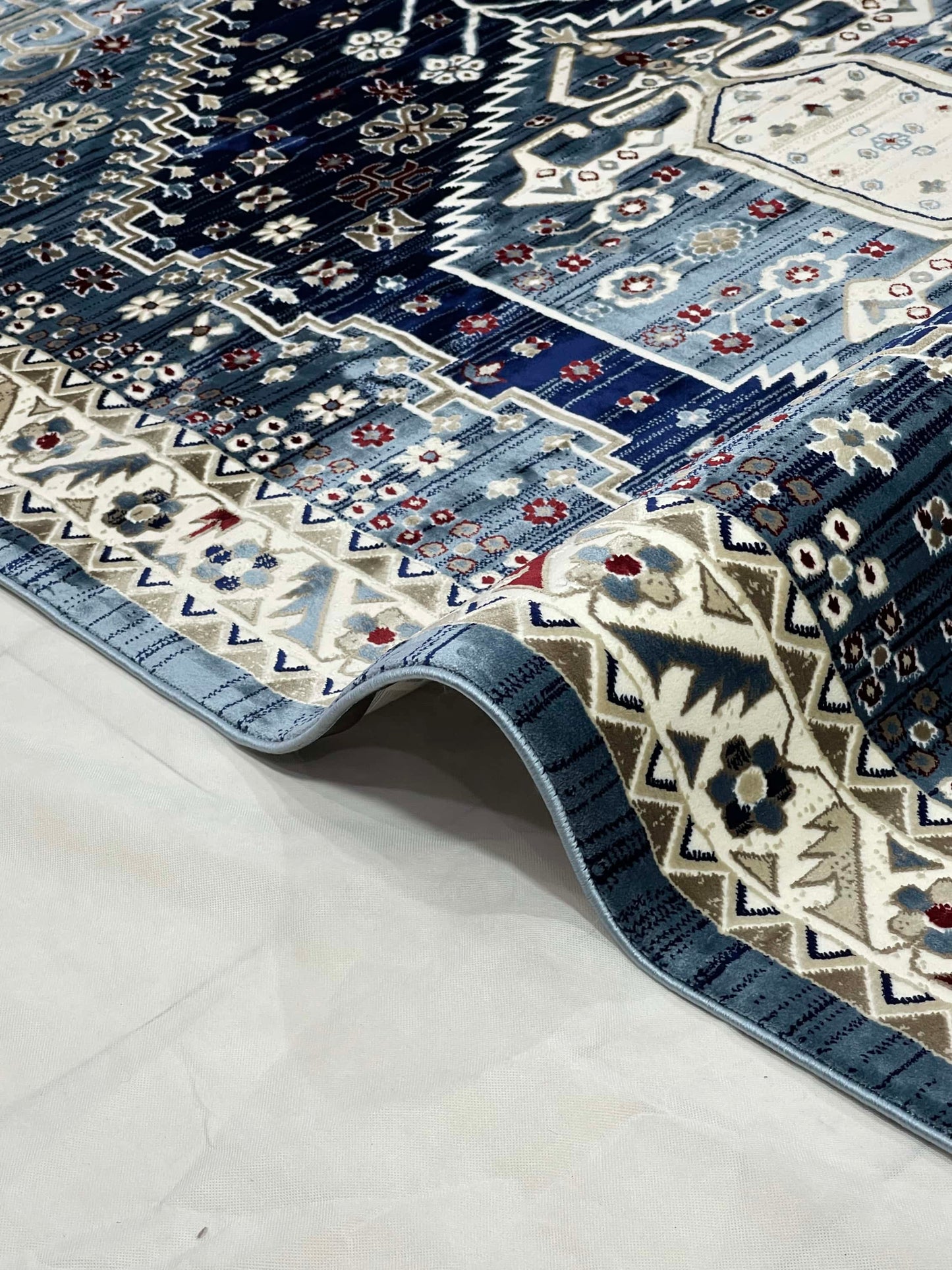New Turkish Silk (Super Hair)
Size: 6.6 ft width x 9.6 ft length (200cm x 290cm)
Article -406- Grey , Blue