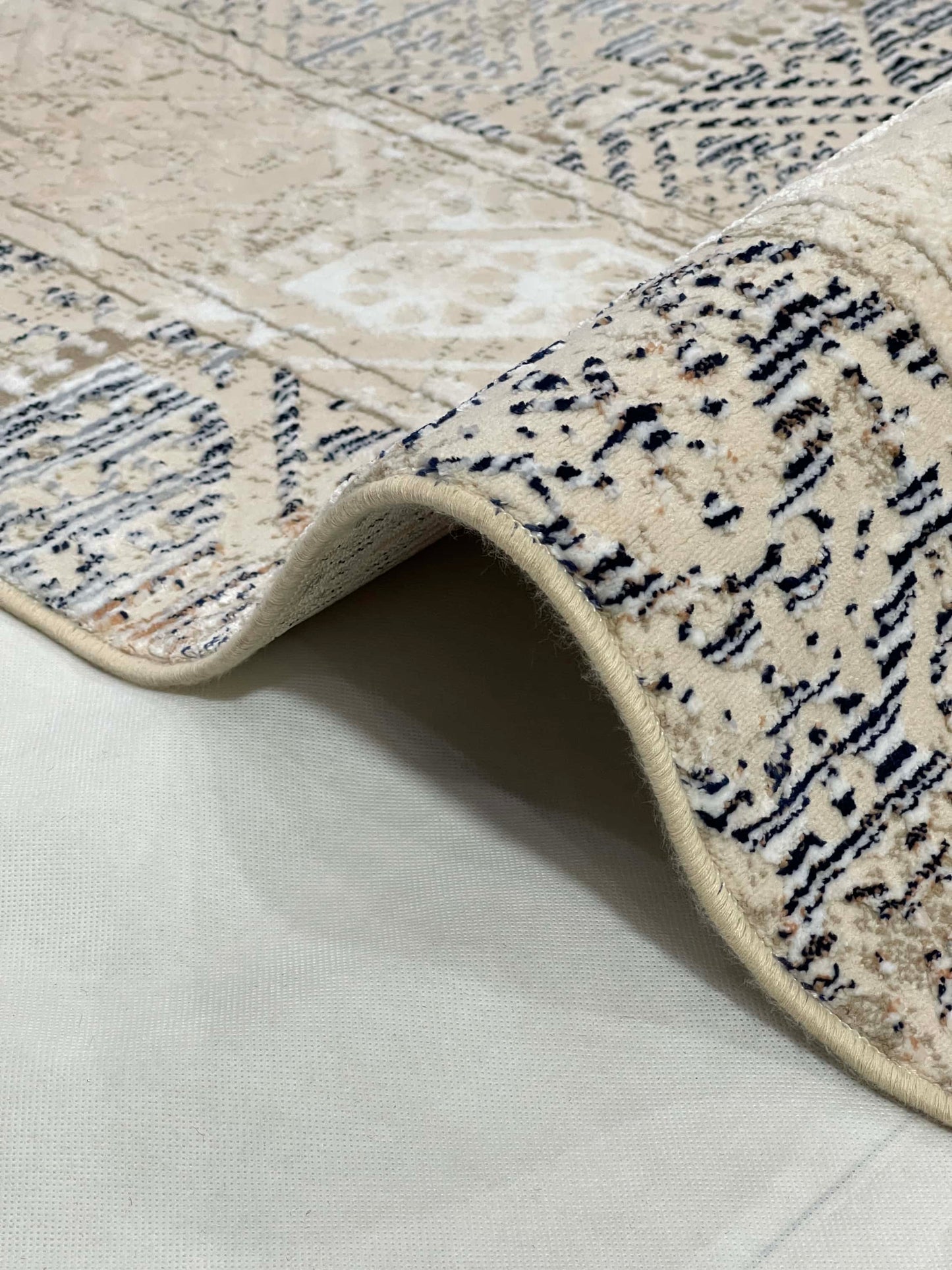 Irani Vintage Woven Rug.
 Article -2029-Off White
Size: 6.6 ft width x 9.6 ft length (200cm x 290cm)