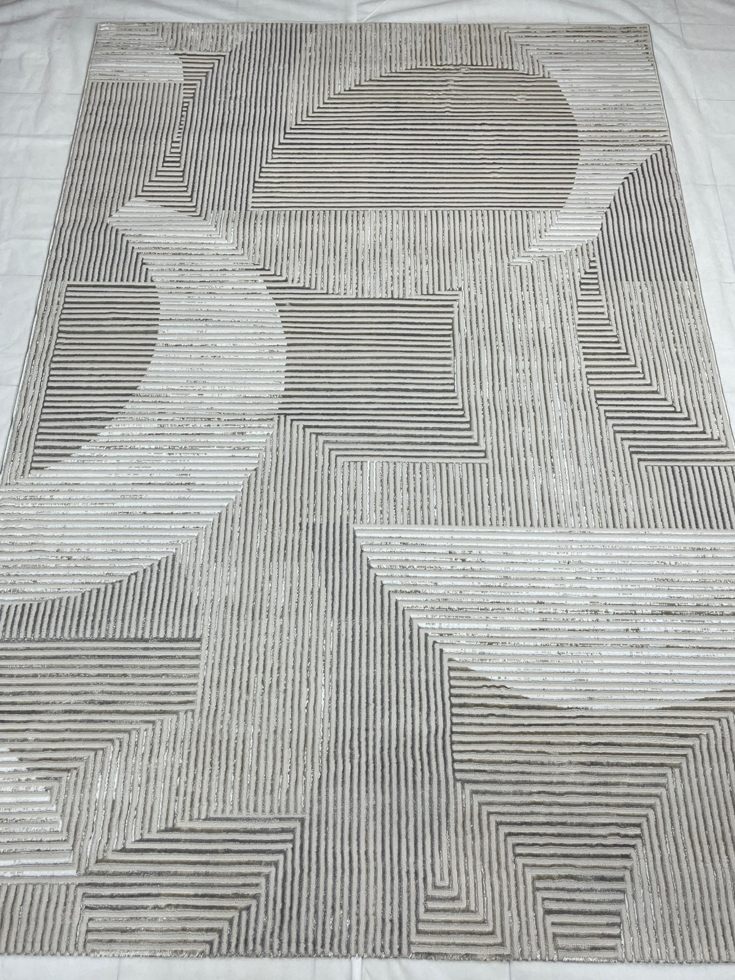 New Turkish Silk (Surya A)
Size: 6.6 ft width x 9.6 ft length (200cm x 290cm)
Article -612- Off White