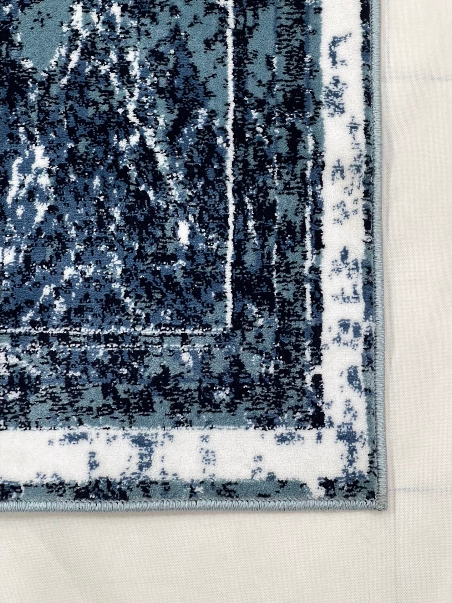 Feroze Modern Polypropylene Woven Runner.
Size : 2.6 ft width x 6.6 ft length
(80 cm x 200 cm)
