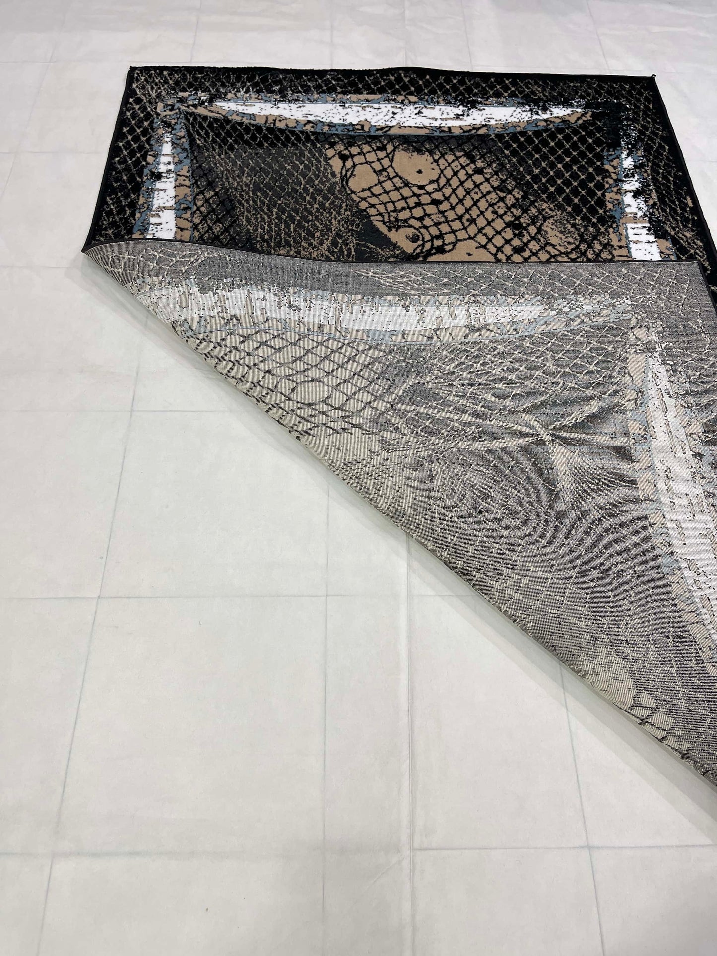 Modern polypropylene Rug,back woven(Article-1021-Black)
Size : 5ft width x 7.3ft length (150cm x 220cm)
