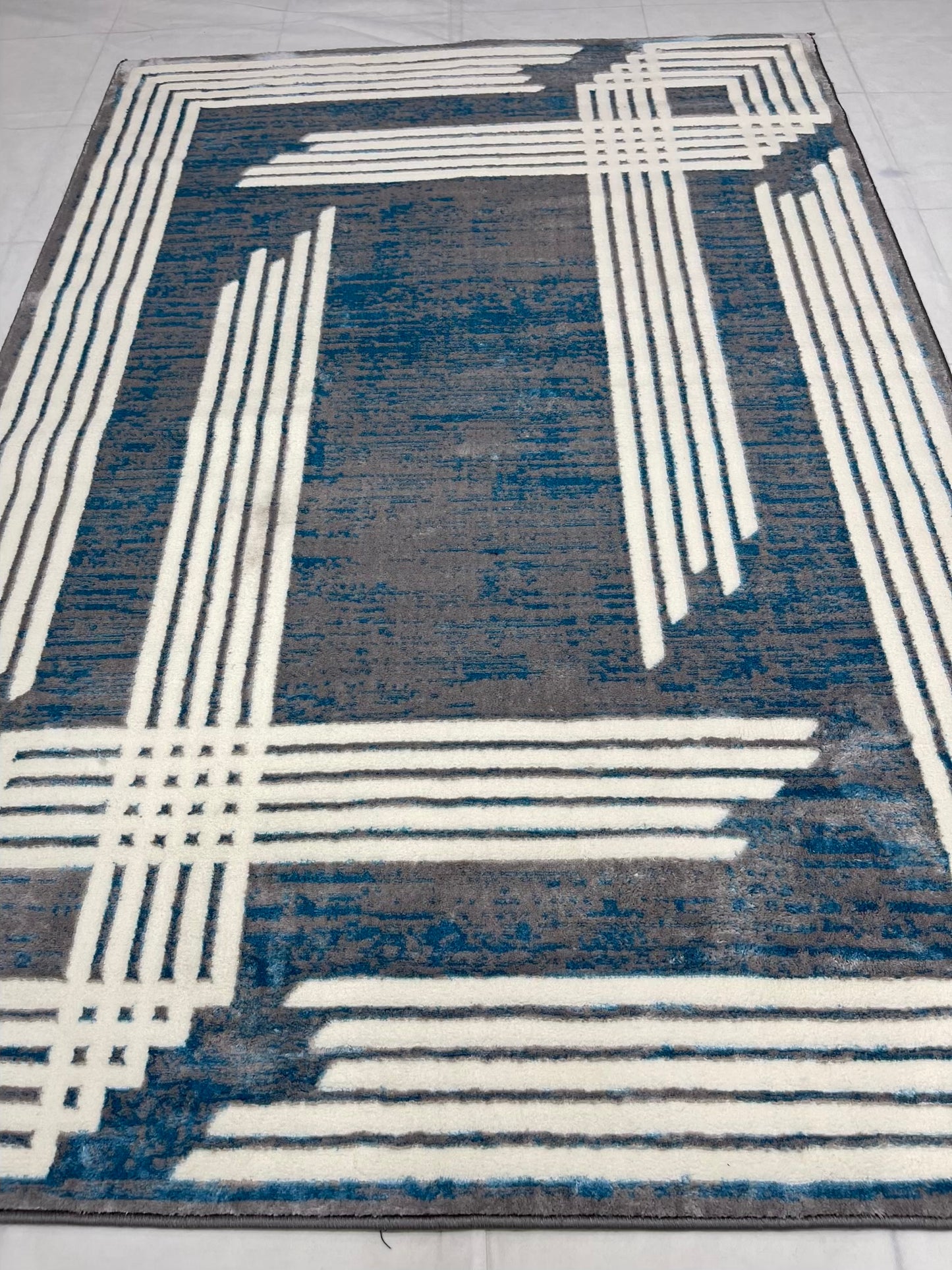 Pakistani Silk Woven Rug.(Article-1454-Grey) Size : 5ft width x 7.3ft length (150cm x 220cm)