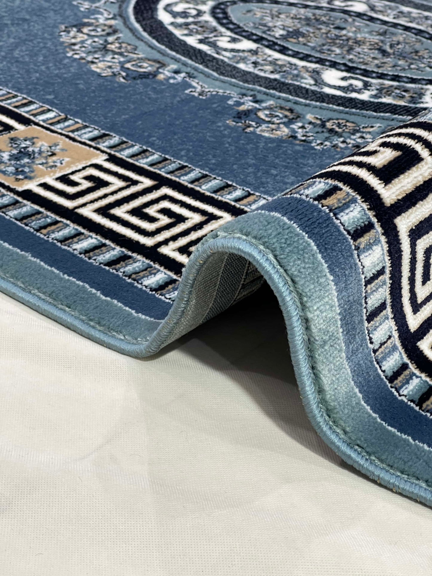Versace Polypropylene woven Rug.
Article-75-Feroze
Size : 5ft width x 7.3ft length (150cm x 220cm)