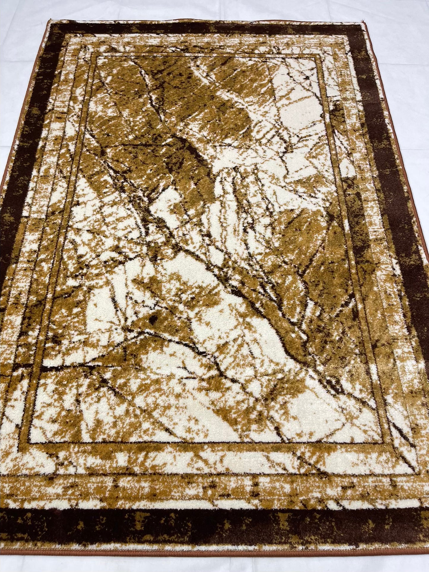 Modern polypropylene Rug,back woven
(Article-175-Brown)
Size : 4 ft width x 5.6 ft length (120 cm x 170 cm)