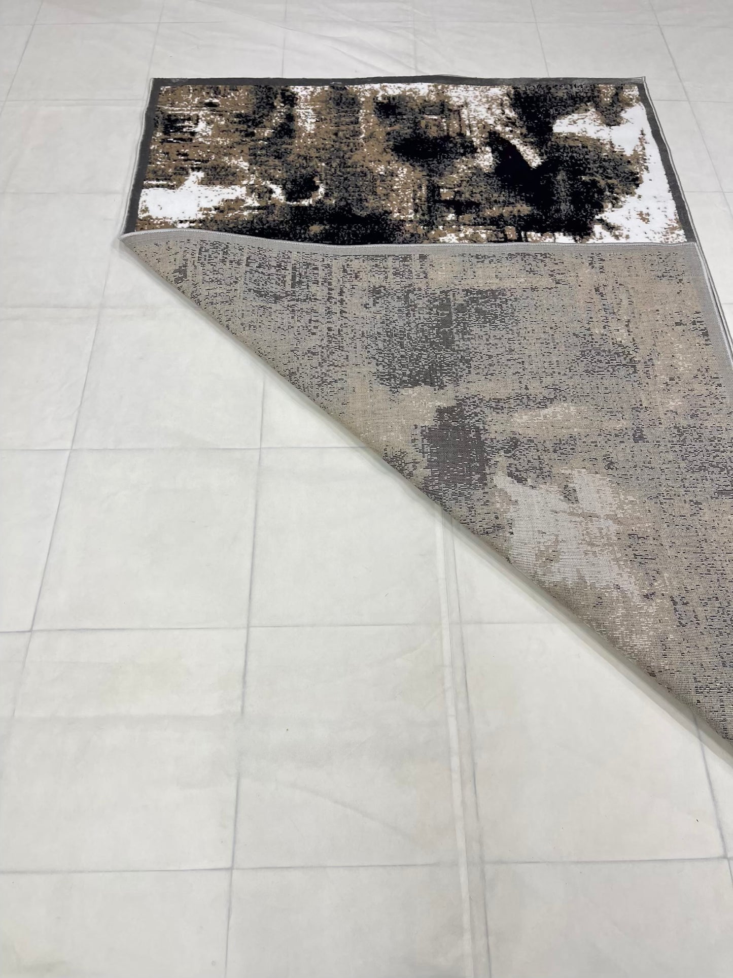 Modern Polypropylene Rug,back woven(Article-1654-Grey)
Size : 5ft width x 7.3ft length (150cm x 220cm)