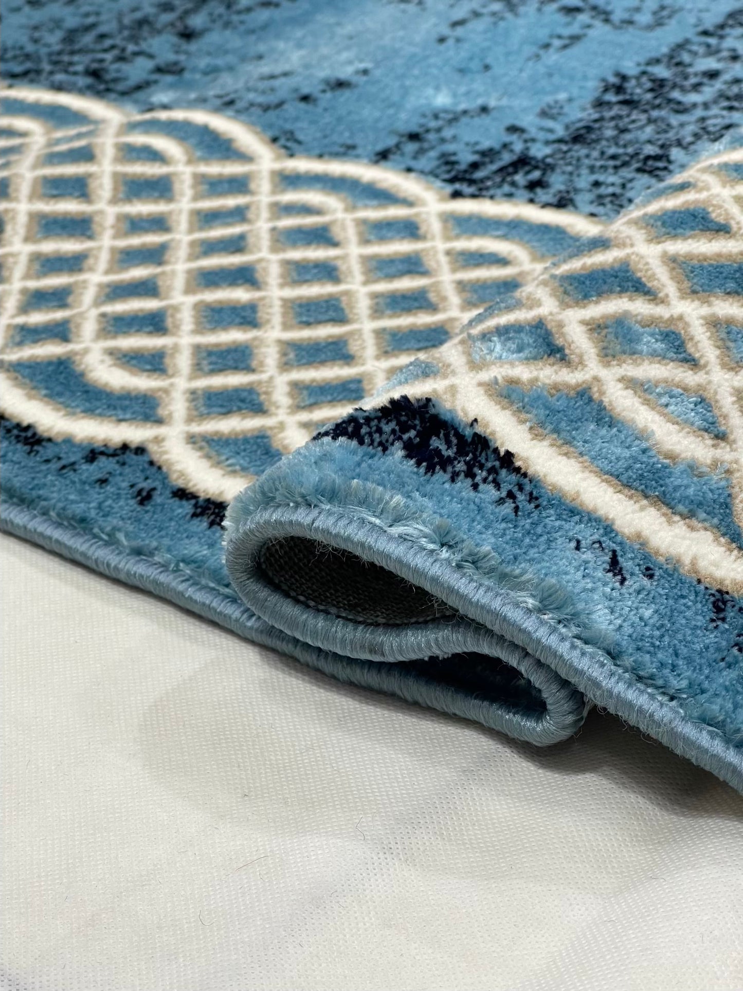 Pakistani Silk Woven Rug.(Article-1453-Feroze)
Size : 5ft width x 7.3ft length (150cm x 220cm)