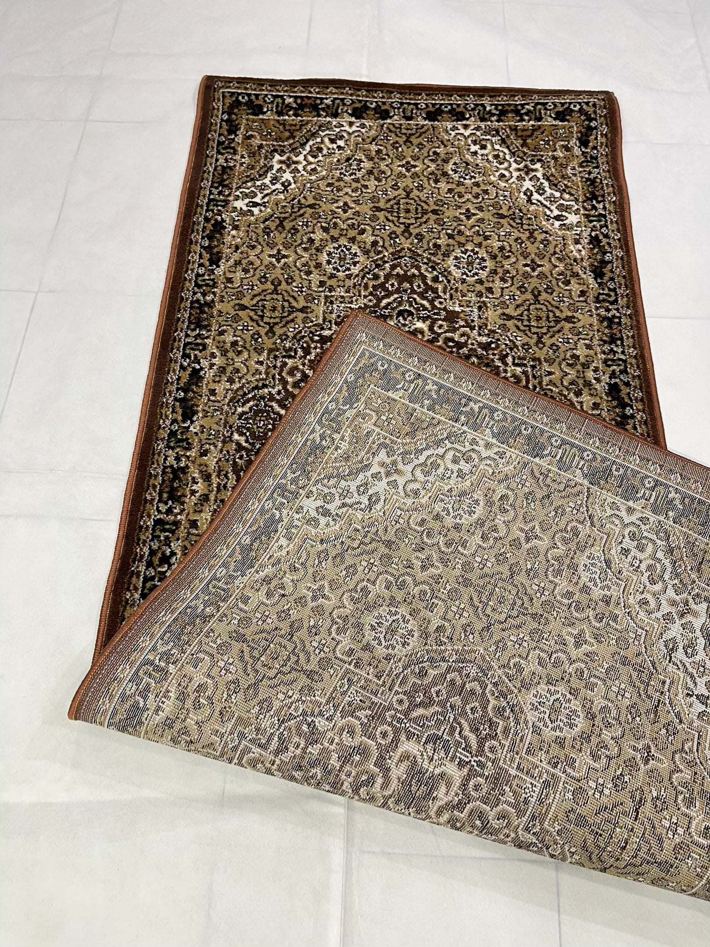 Brown Persian Polypropylene Woven Rug.
Size : 2.6 ft width x 6.6 ft length
(80 cm x 200cm)