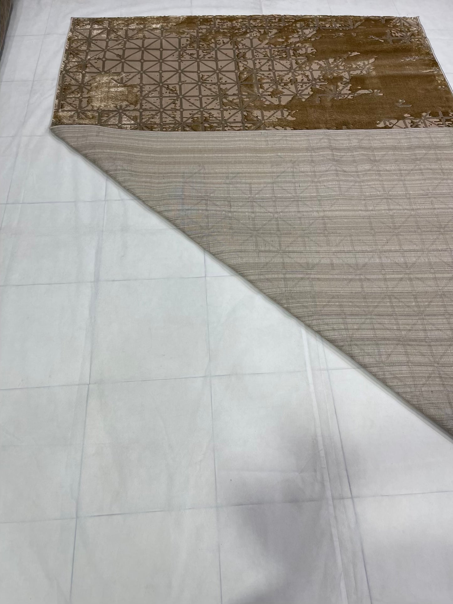 Turkish Polyester Silk.(Article-1612-Brown )
Size : 6.6 ft width x 9.6 ft length ( 200 cm x 290 cm)