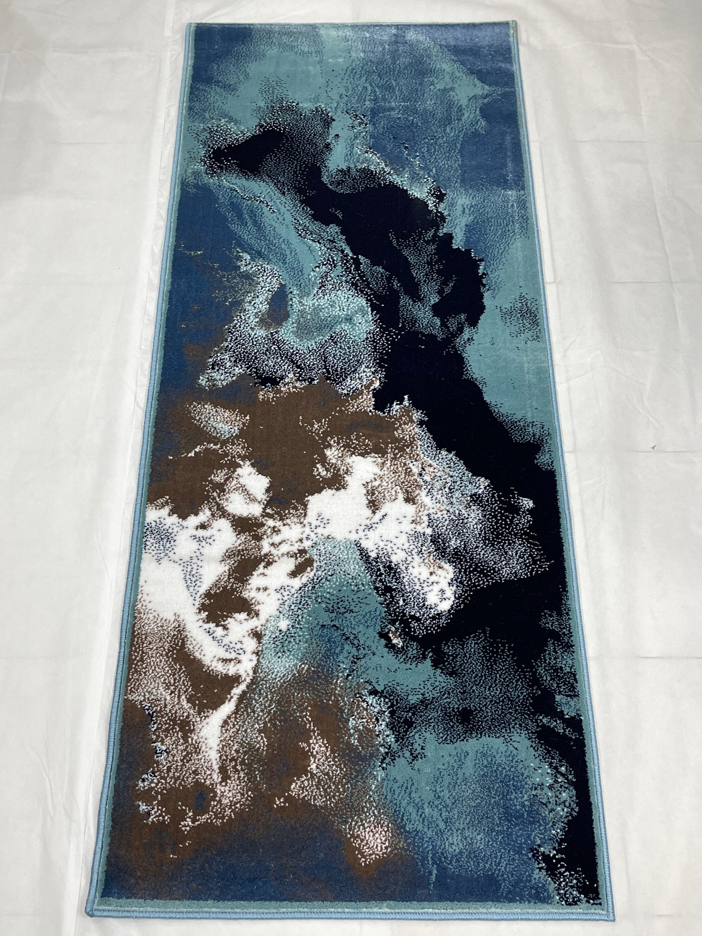 Feroze Modern Polypropylene Woven Rug.
Size : 2.6 ft width x 6.6 ft length
(80 cm x 200cm)