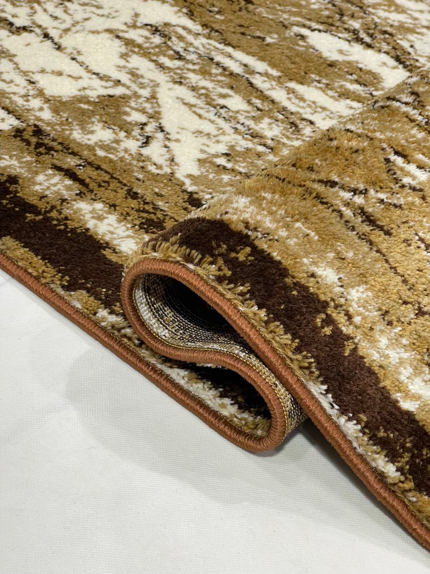 Modern Brown Polypropylene Woven Rug.
Size : 2.6 ft width x 6.6 ft length
(80 cm x 200cm)