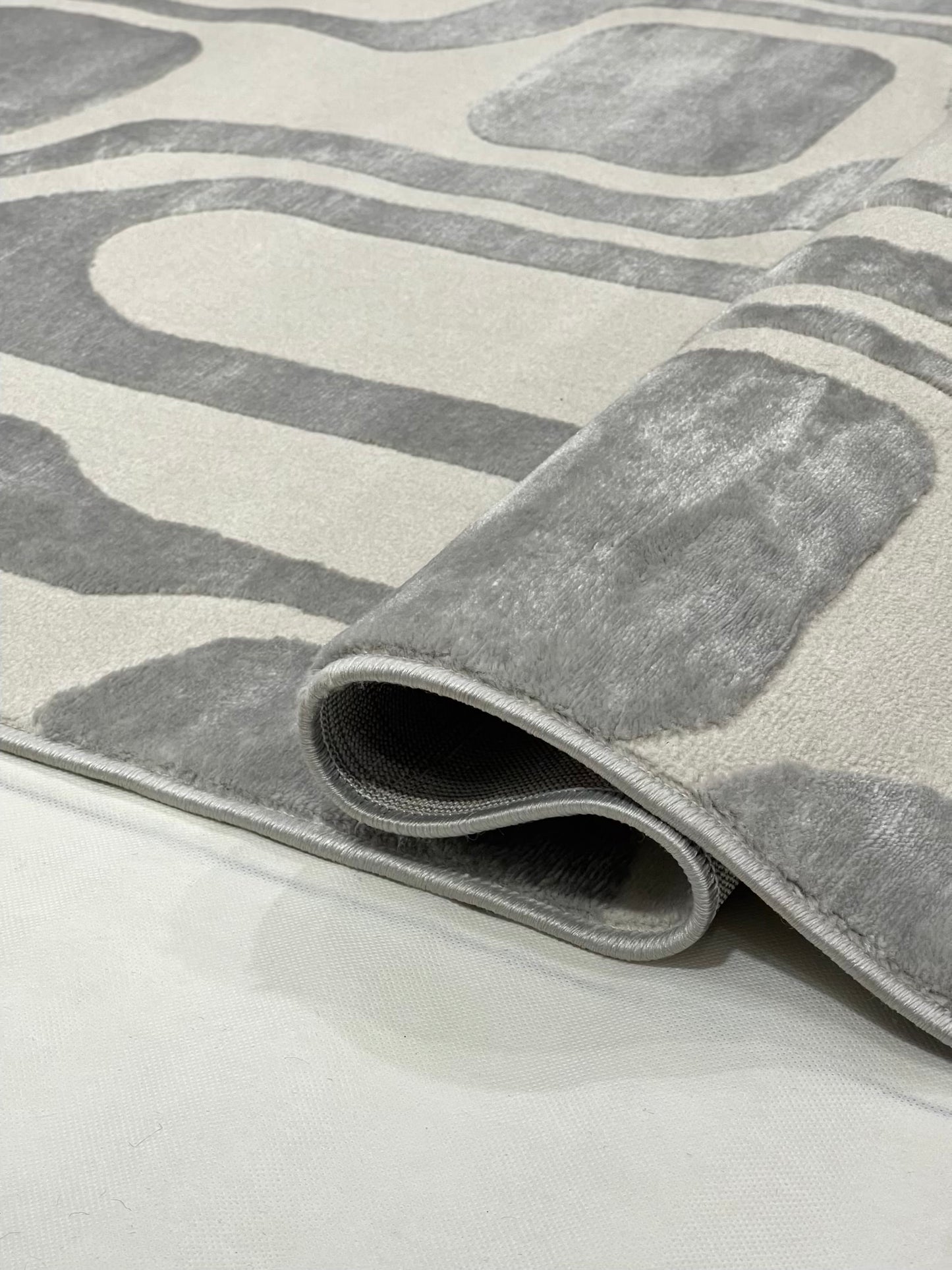 Modern Turkish Silk , Woven Back (Article-1303-Off white,Grey) Size : 5 ft width x 7.3 ft length