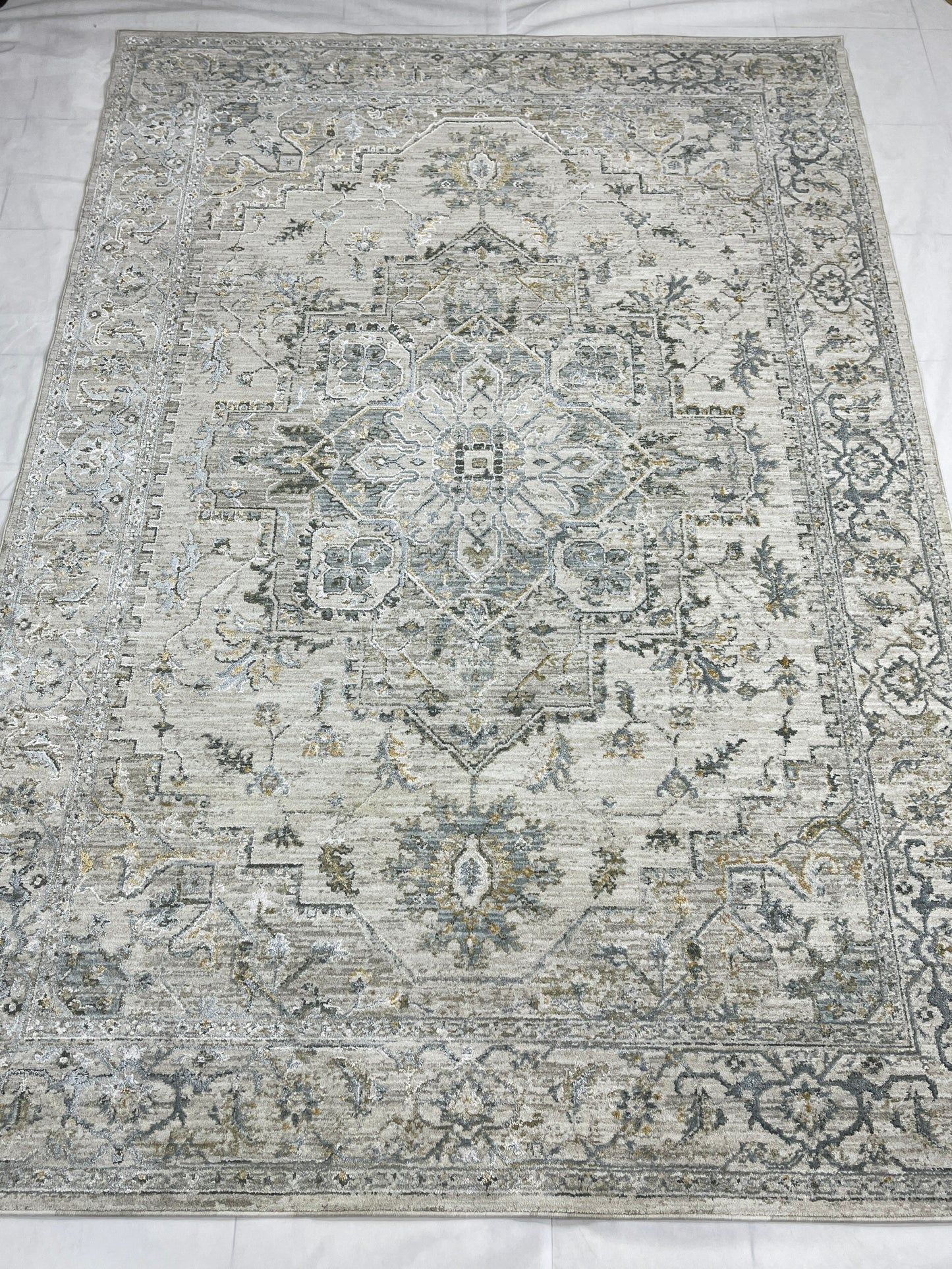 New Turkish Silk (Surya A)
Size: 6.6 ft width x 9.6 ft length (200cm x 290cm)
Article -627- Off White