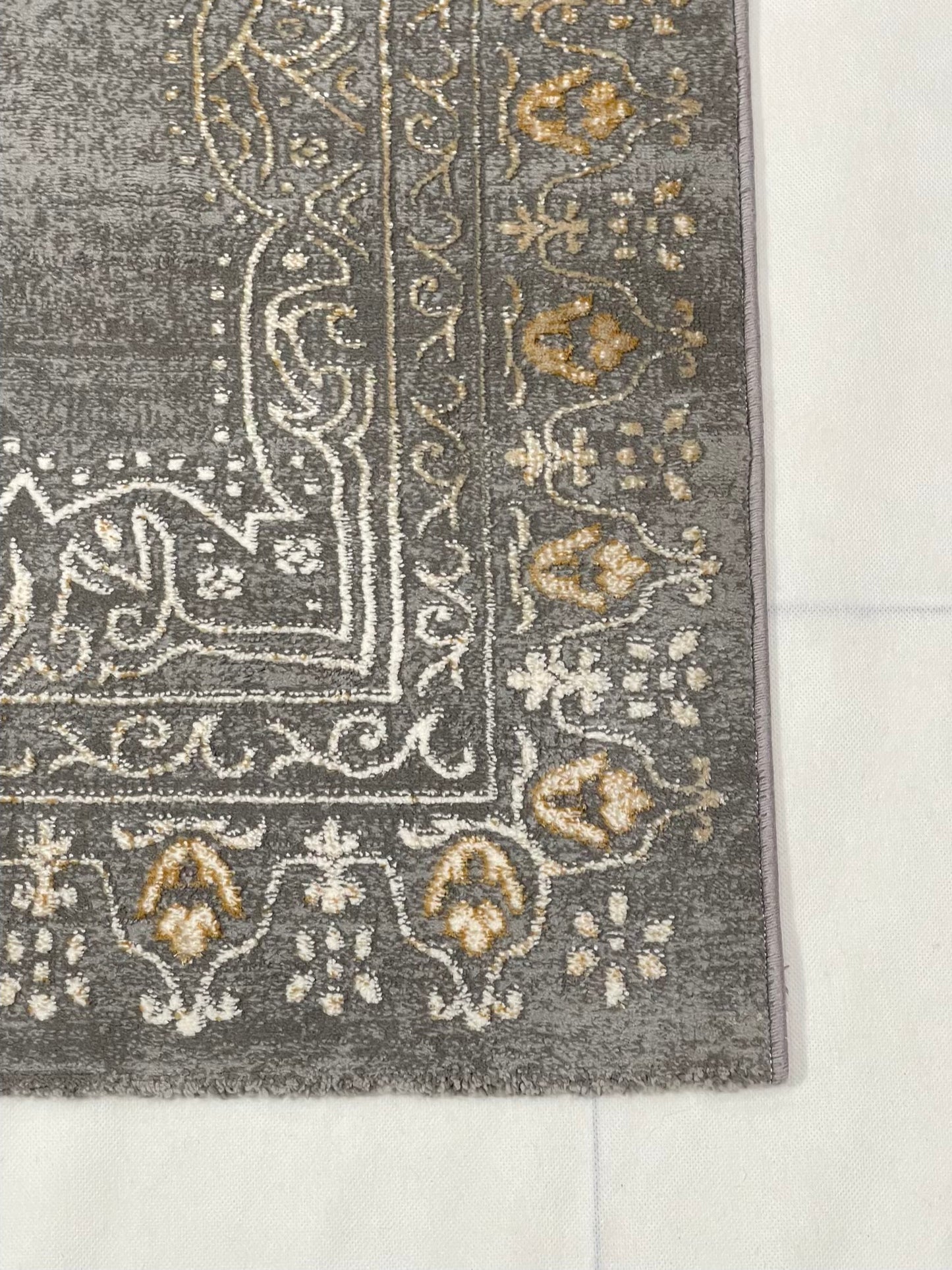 Irani viscose Rug , Woven Back
Article-301-Grey
Size : 3 ft width x 5 ft length (100 cm x 150cm)