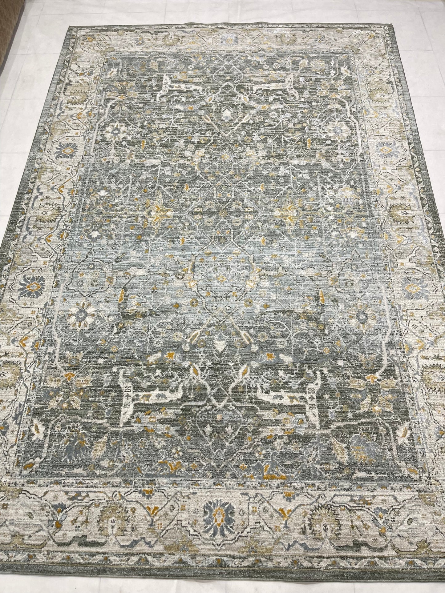 New Turkish Silk (Surya)
Size: 6.6 ft width x 9.6 ft length (200cm x 290cm)
Article -406- Green ,Off white