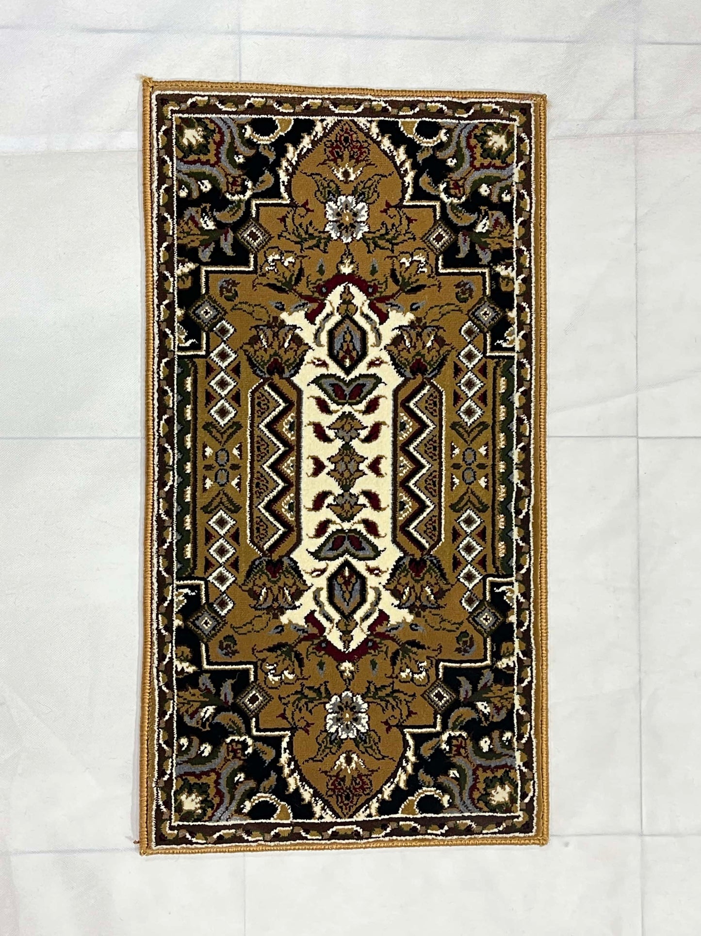 Beige Polypropylene Woven Mat.
Size : 40 cm width x 75 cm length