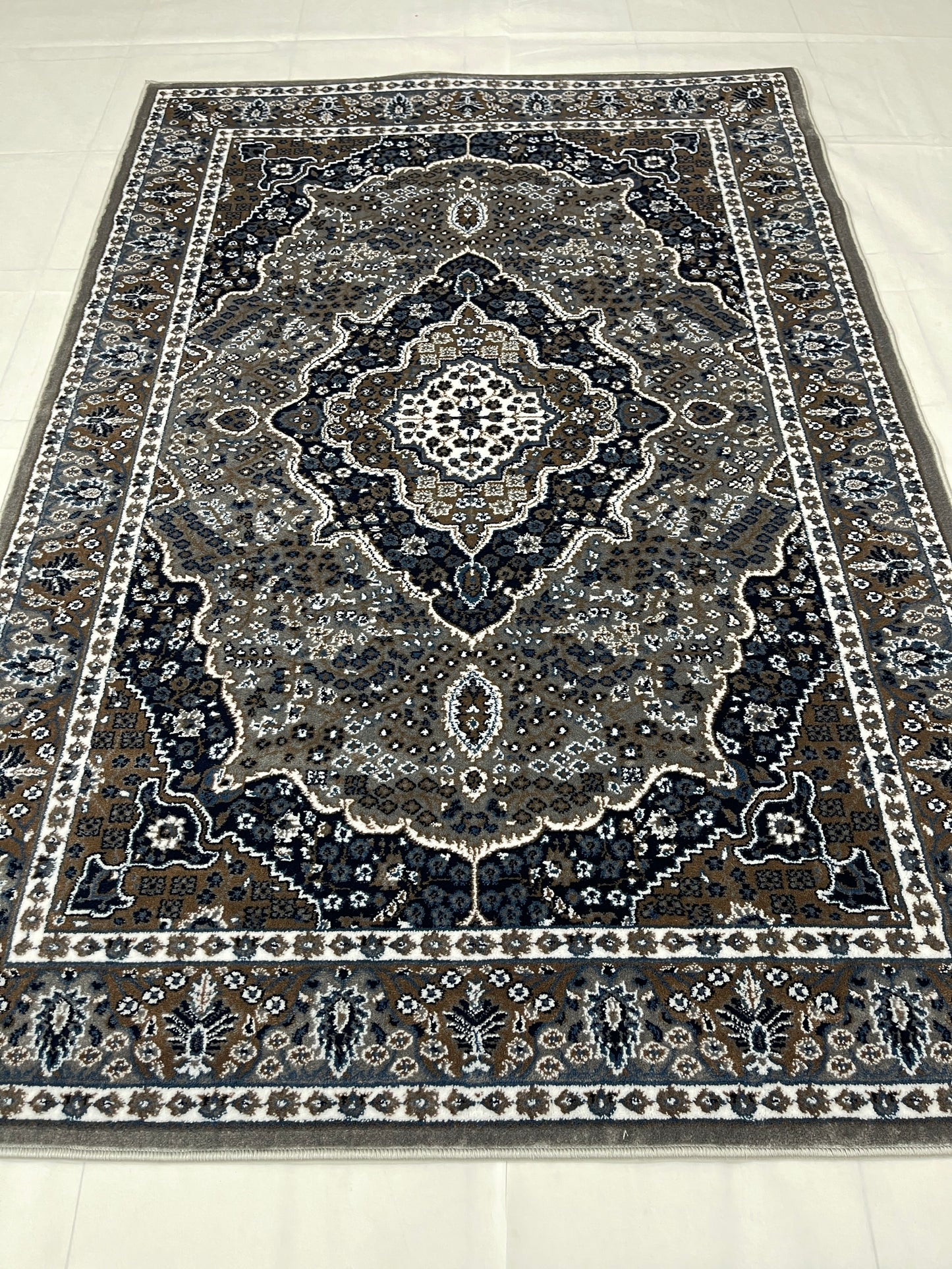 Persian Polypropylene Rug,back woven(Article-25-Grey)
Size : 5ft width x 7.3ft length (150cm x 220cm)