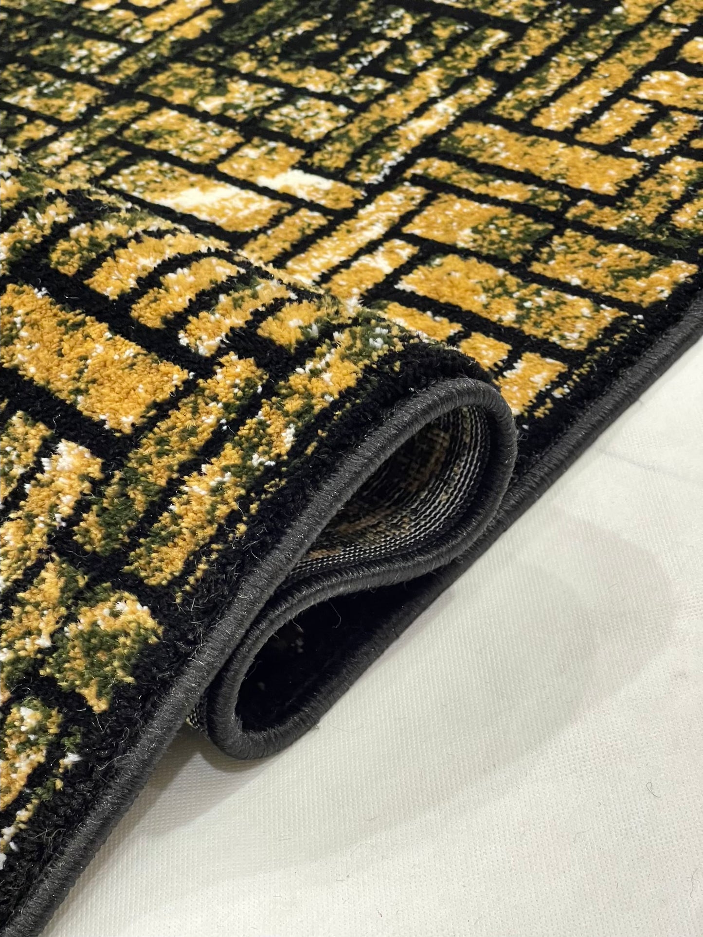 Black Modern Polypropylene Woven Runner. Size : 2.6 ft width x 6.6 ft length (80 cm x 200 cm)