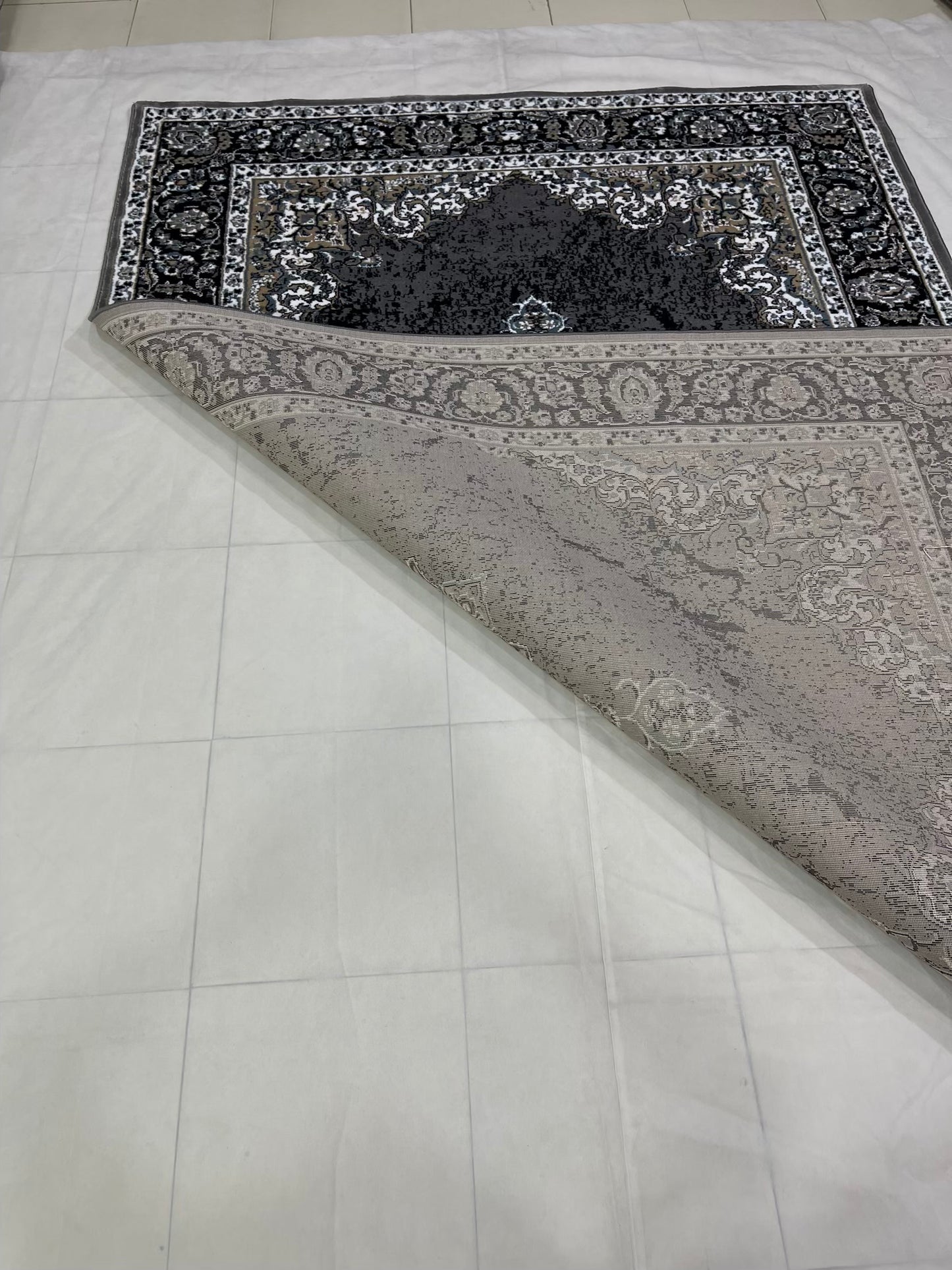 Persian polypropylene Rug,back woven (Article-23-Grey )
size: 6.6 ft width x 9.6 ft length (200cm x 290cm)