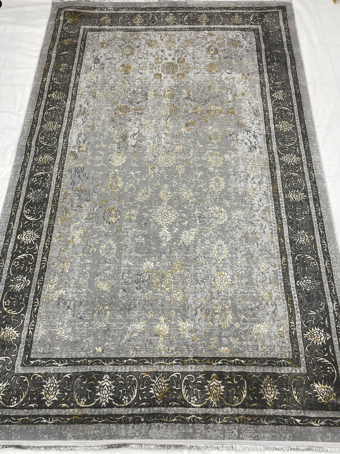 New Turkish Silk (Surya A)
Size: 6.6 ft width x 9.6 ft length (200cm x 290cm)
Article -622- Grey & Beige
