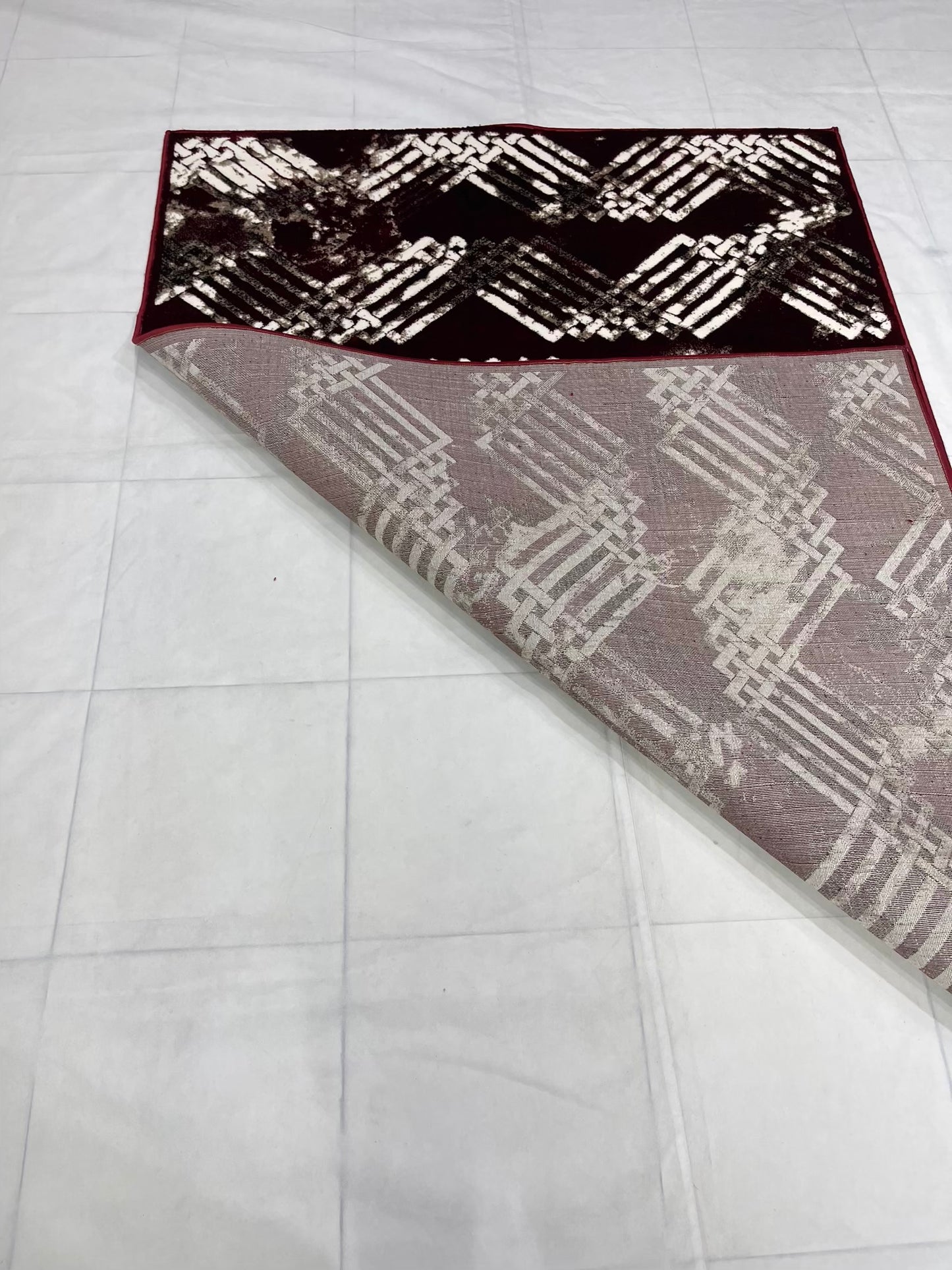 Pakistani Silk Woven Rug.(Article-1451-Red) Size : 5ft width x 7.3ft length (150cm x 220cm)