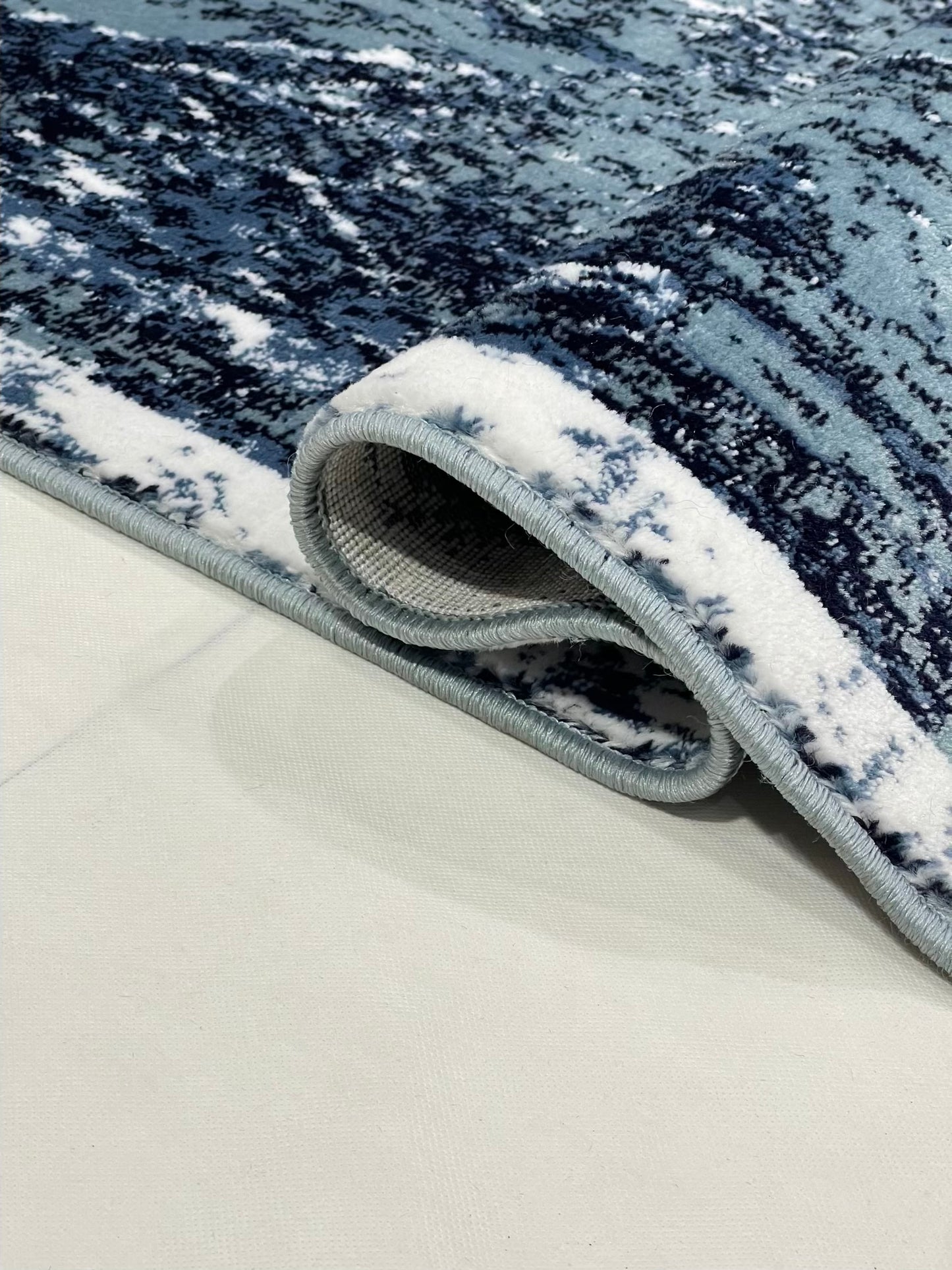 Feroze Modern Polypropylene Woven Runner.
Size : 2.6 ft width x 6.6 ft length
(80 cm x 200 cm)