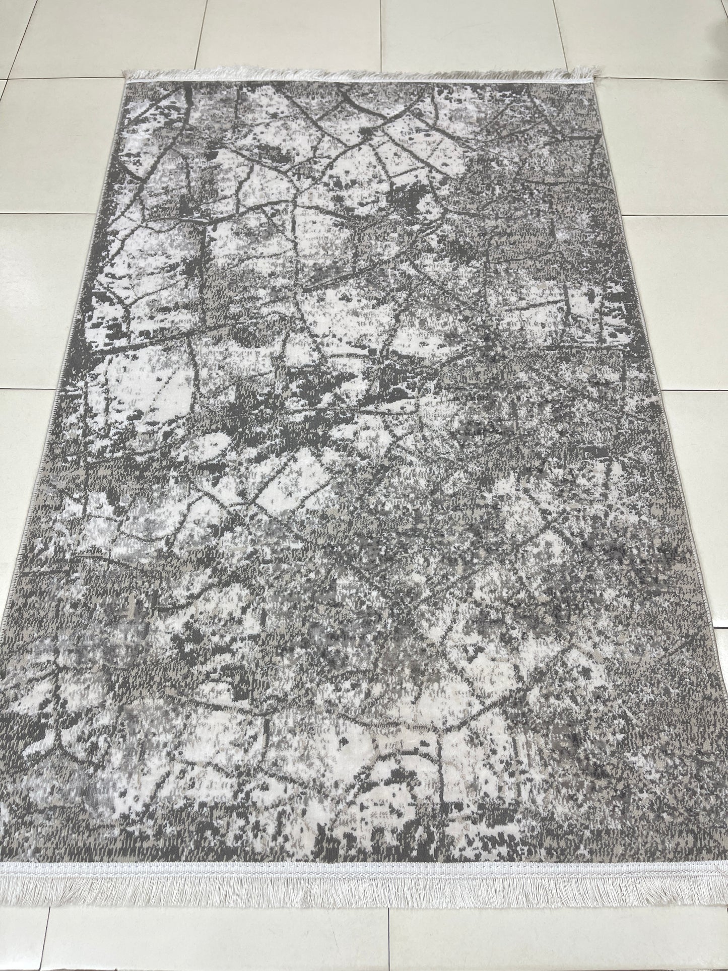 Irani viscose Rug , Woven Back
Article-318-Grey
Size : 3 ft width x 5 ft length (100 cm x 150cm)