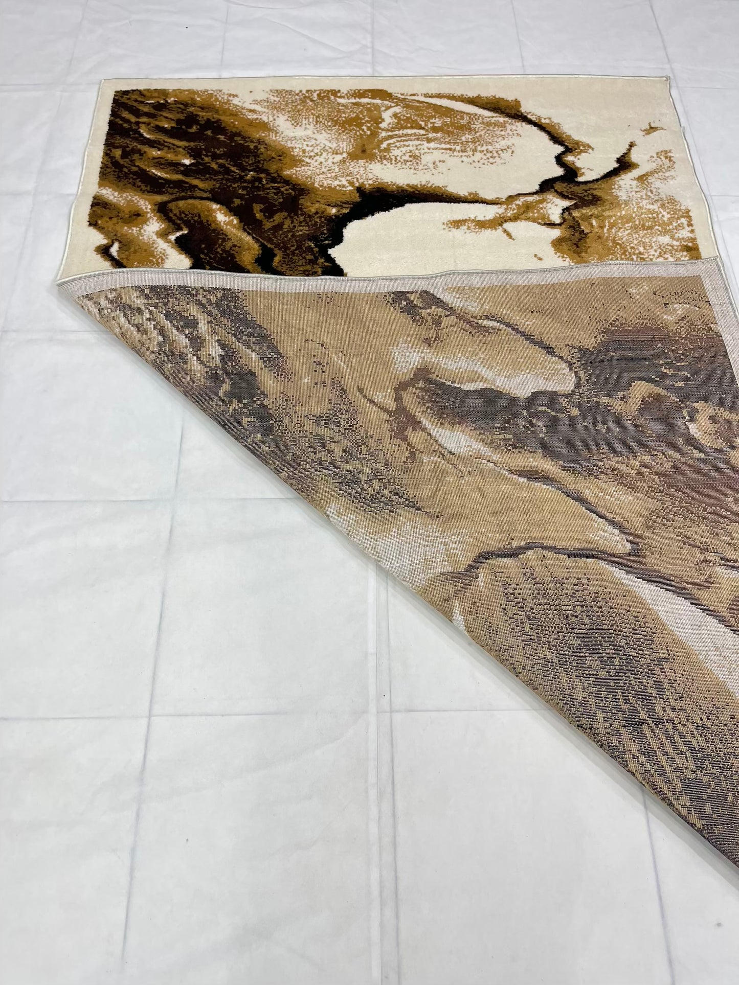 Modern polypropylene Rug,back woven(Article-670-Off white)
Size : 5ft width x 7.3ft length (150cm x 220cm)