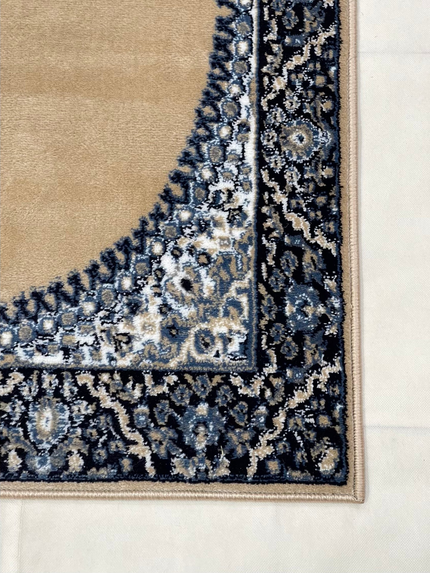 Mink Persian Polypropylene Woven Rug.
Size : 2.6 ft width x 6.6 ft length
(80 cm x 200cm)