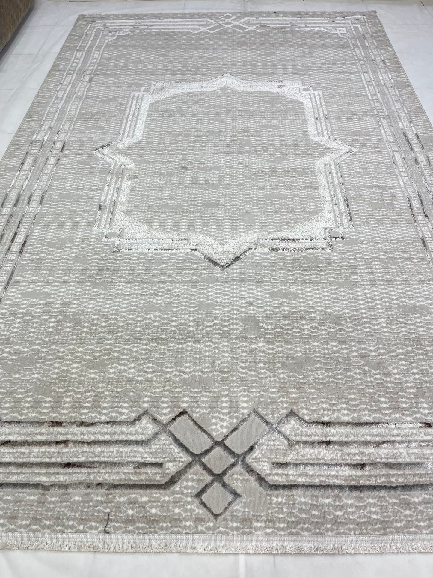 Turkish Top Quality Silk.(Article-1090-Cream ) Size: 6.6 ft width x 9.6 ft length (200cm x 290cm)