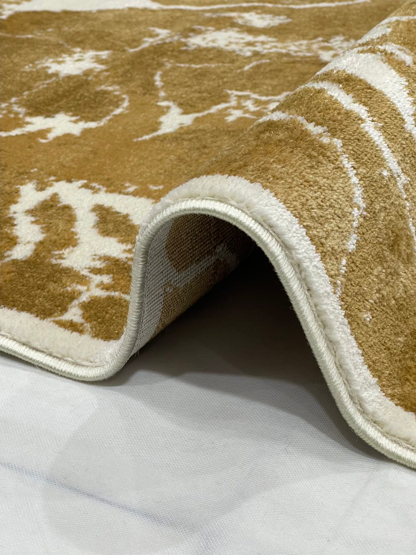 Modern polypropylene Rug,back woven(Article-1221-Off white) Size : 5 ft width x 7.3 ft length ( 150 cm x 220 cm)