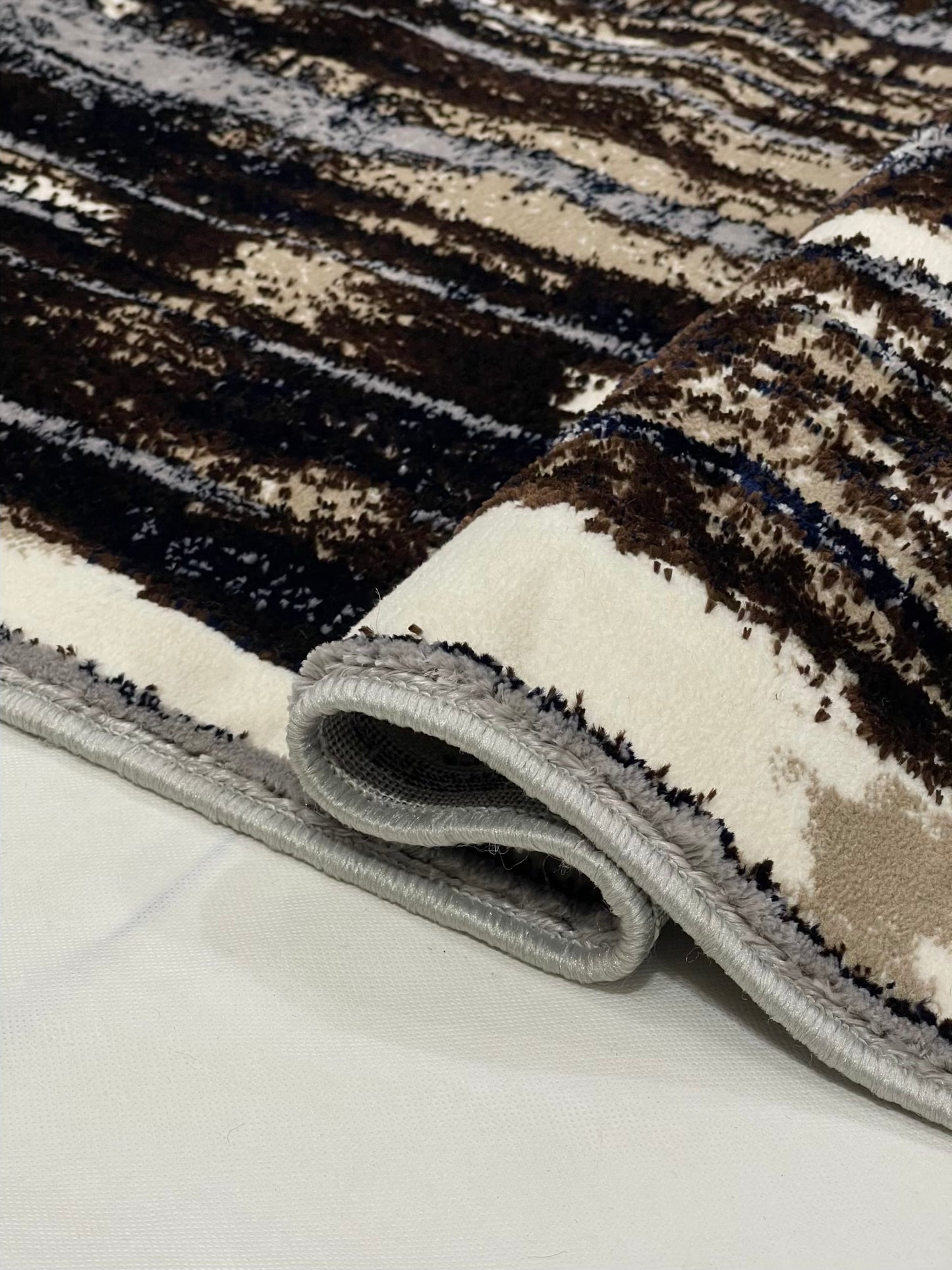 Pakistani Silk Woven Rug.(Article-1554-Grey) Size : 4 ft width x 5.6 ft length