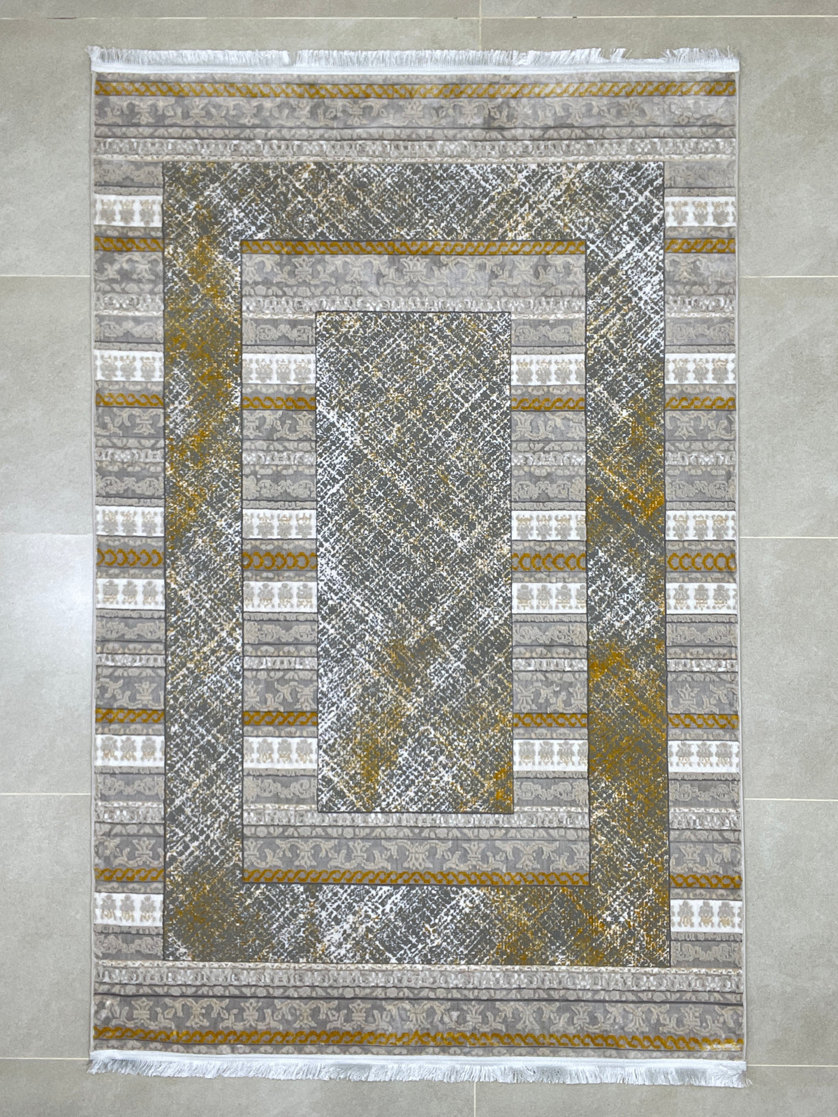 Vintage soul, modern precision ✨ Irani machine-made for timeless homes
Size : 5 ft width x 7.3 ft length
Article-302-Grey,Rust