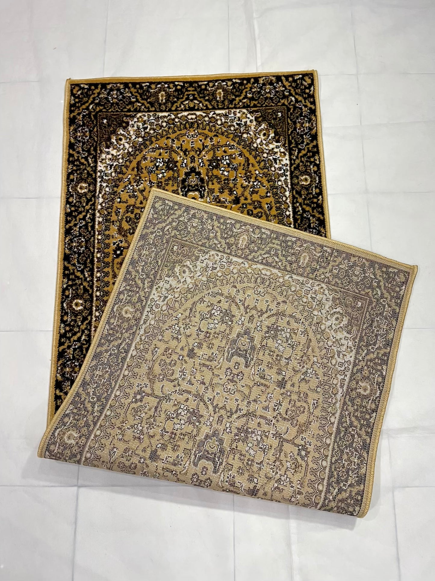 Gold Persian Polypropylene Woven Runner.
Size : 2.6 ft width x 6.6 ft length
(80 cm x 200 cm)
