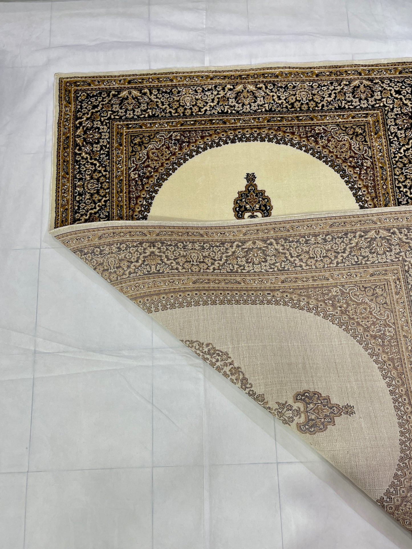 Persian polypropylene Rug,back woven(Article-22-Off white)
Size : 5ft width x 7.3ft length (150cm x 220cm)