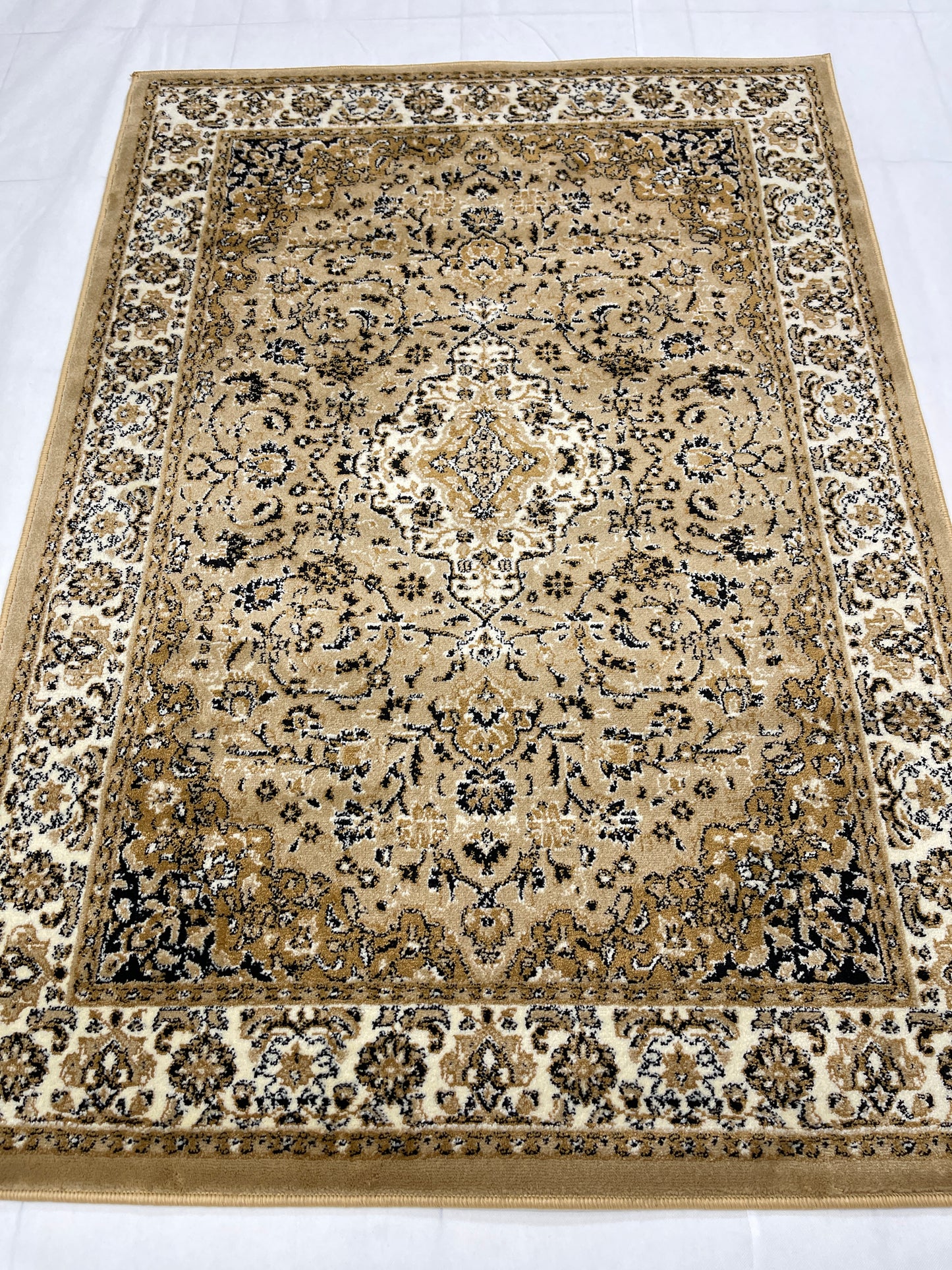Persian polypropylene Rug,back woven(Article-01-Beige)
Size : 4 ft width x 5.6 ft length (120 cm x 170cm)