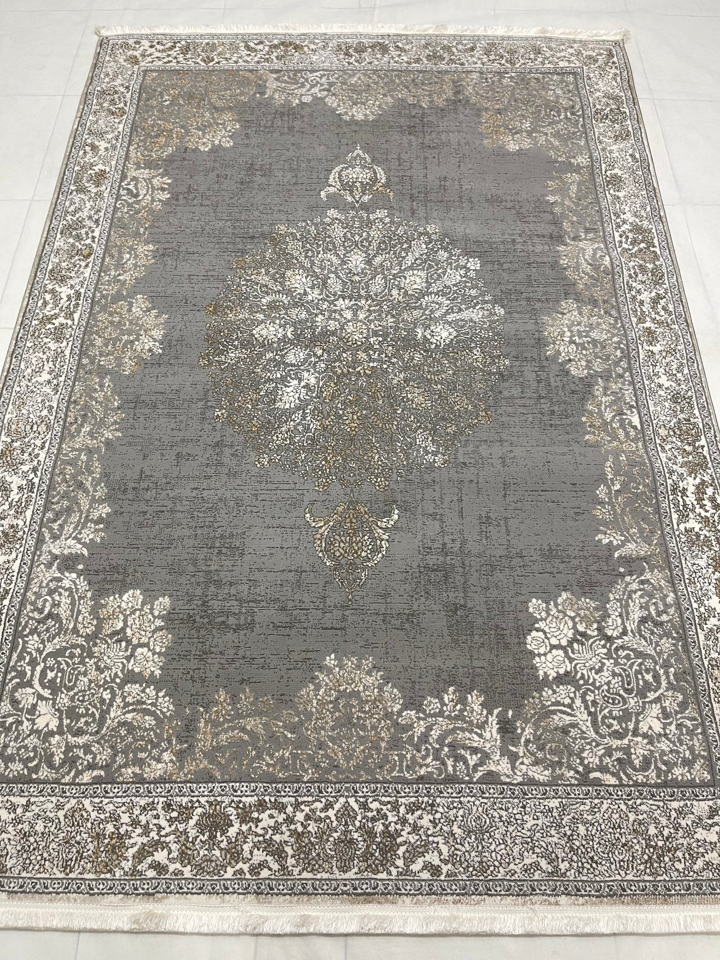 Irani Vintage Woven Rug.
Article -2072-Grey
Size: 5 ft width x 7.3 ft length (150cm x 220cm)