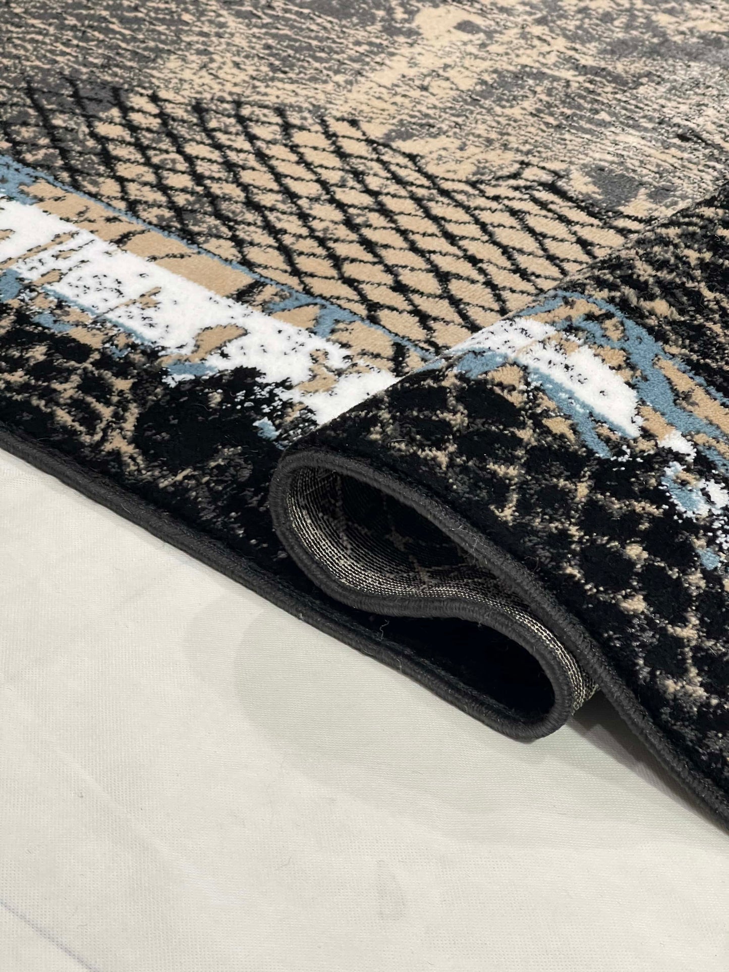Modern polypropylene Rug,back woven(Article-1021-Black)
Size : 5ft width x 7.3ft length (150cm x 220cm)