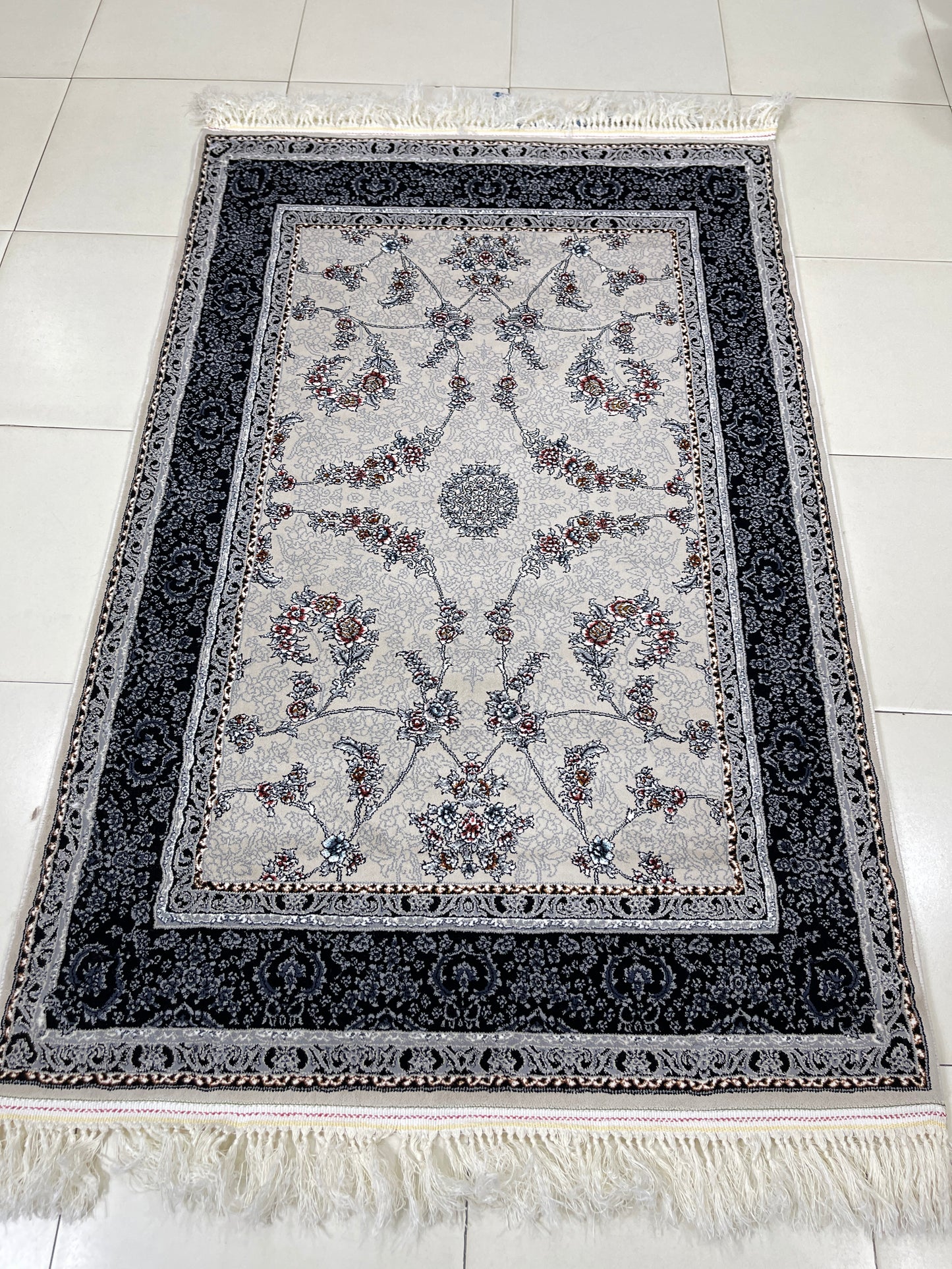 Irani Acrylic 700 Reeds
Article -209-Off white
Size : 3 ft width x 5 ft length (100cm x 150cm)