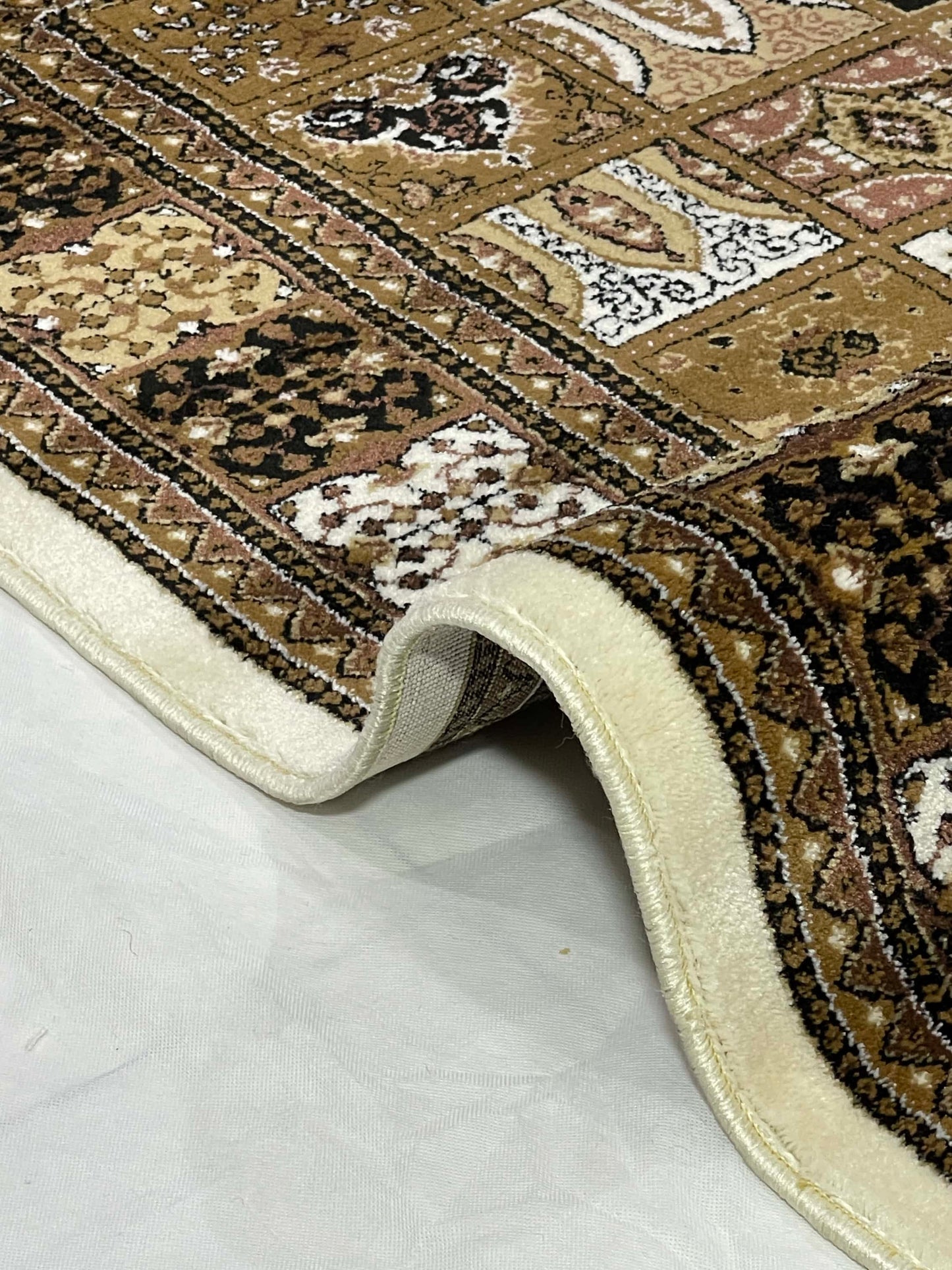 Persian Polypropylene Rug,Back Woven(Article-55-Off white)
Size : 5ft width x 7.3ft length (150cm x 220cm)