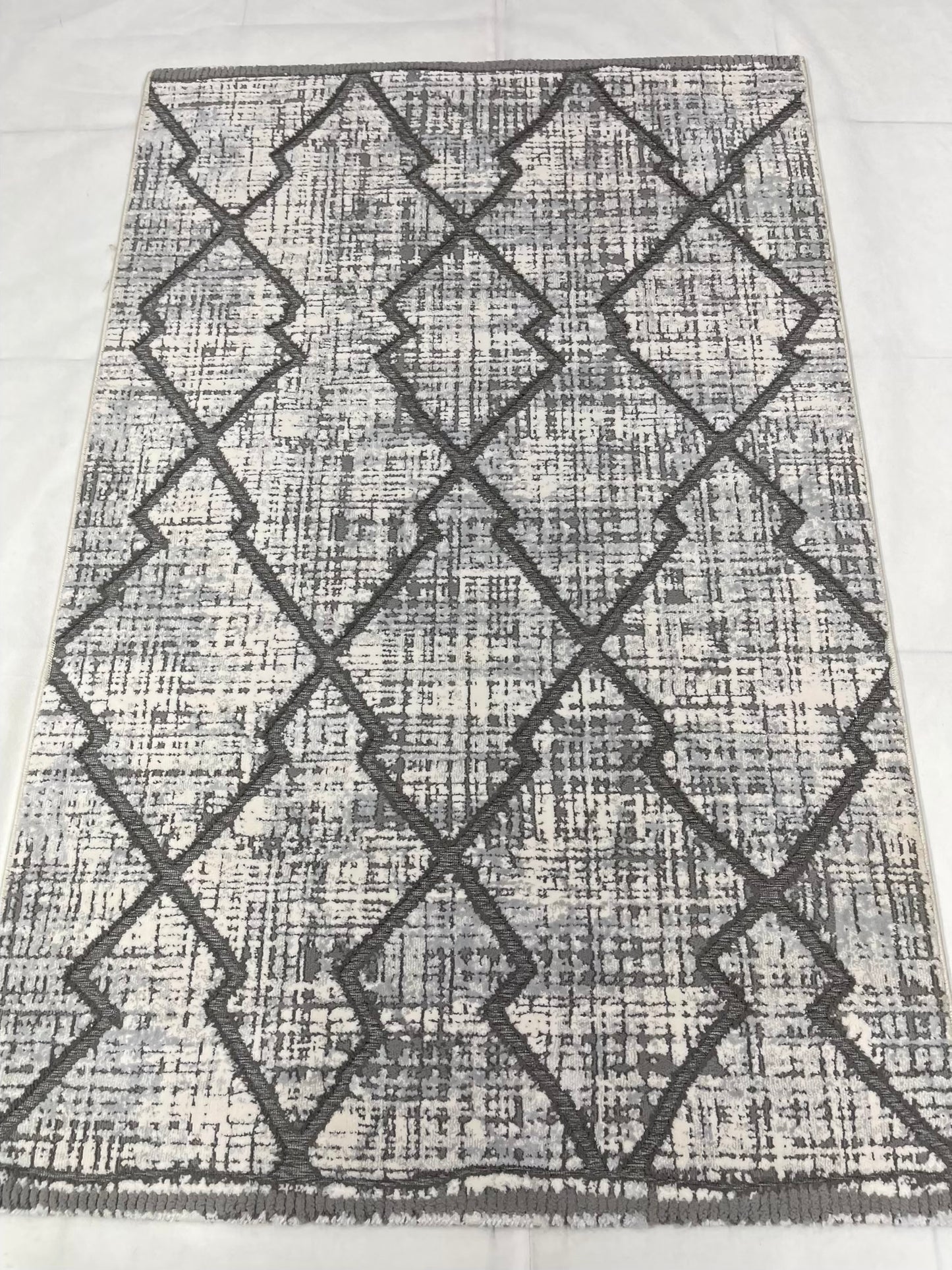 Irani viscose Rug , Woven Back
Article-302-Grey
Size : 3 ft width x 5 ft length (100 cm x 150cm)