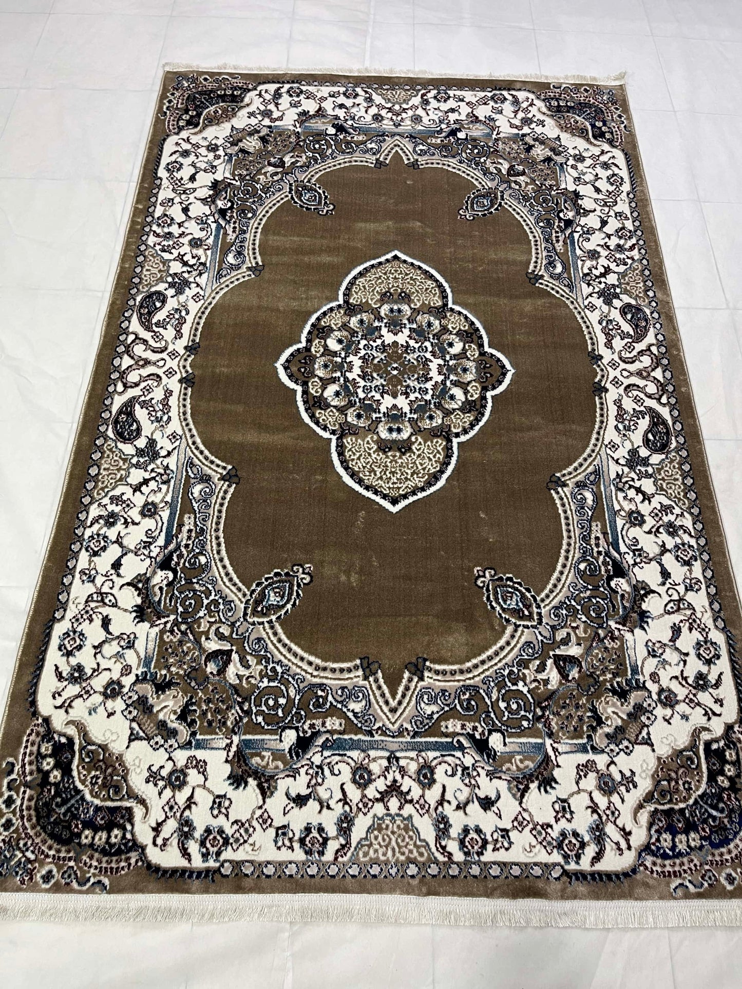 Turkish Top Quality Silk.(Article-1013-Beige)
Size : 5ft width  x 7.3ft length (150cm x 220cm)