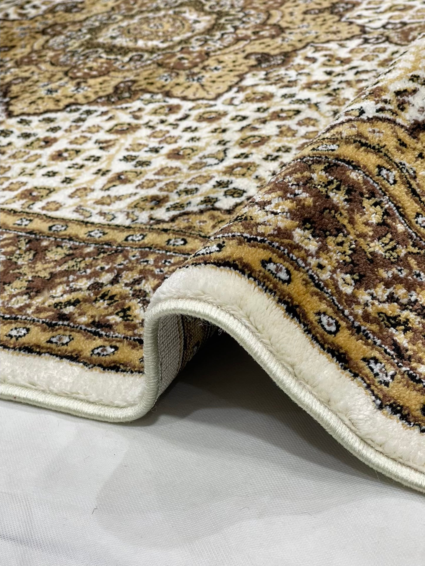 Persian polypropylene Rug,back woven(Article-141-Off white)
Size : 5ft width x 7.3ft length (150cm x 220cm)