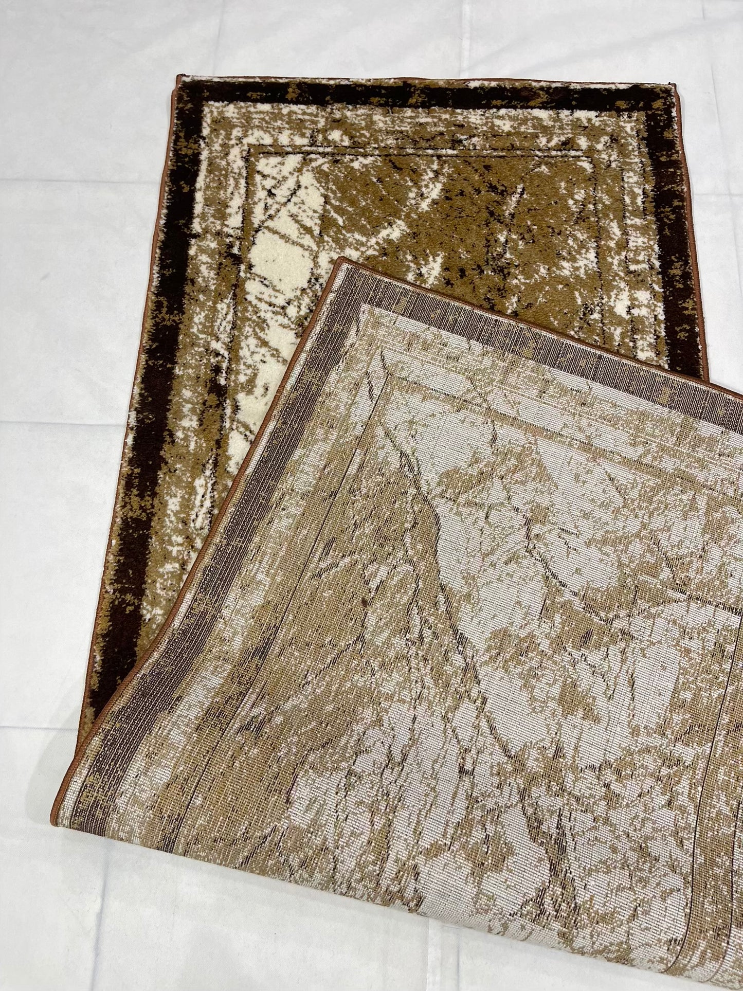 Modern Brown Polypropylene Woven Rug.
Size : 2.6 ft width x 6.6 ft length
(80 cm x 200cm)