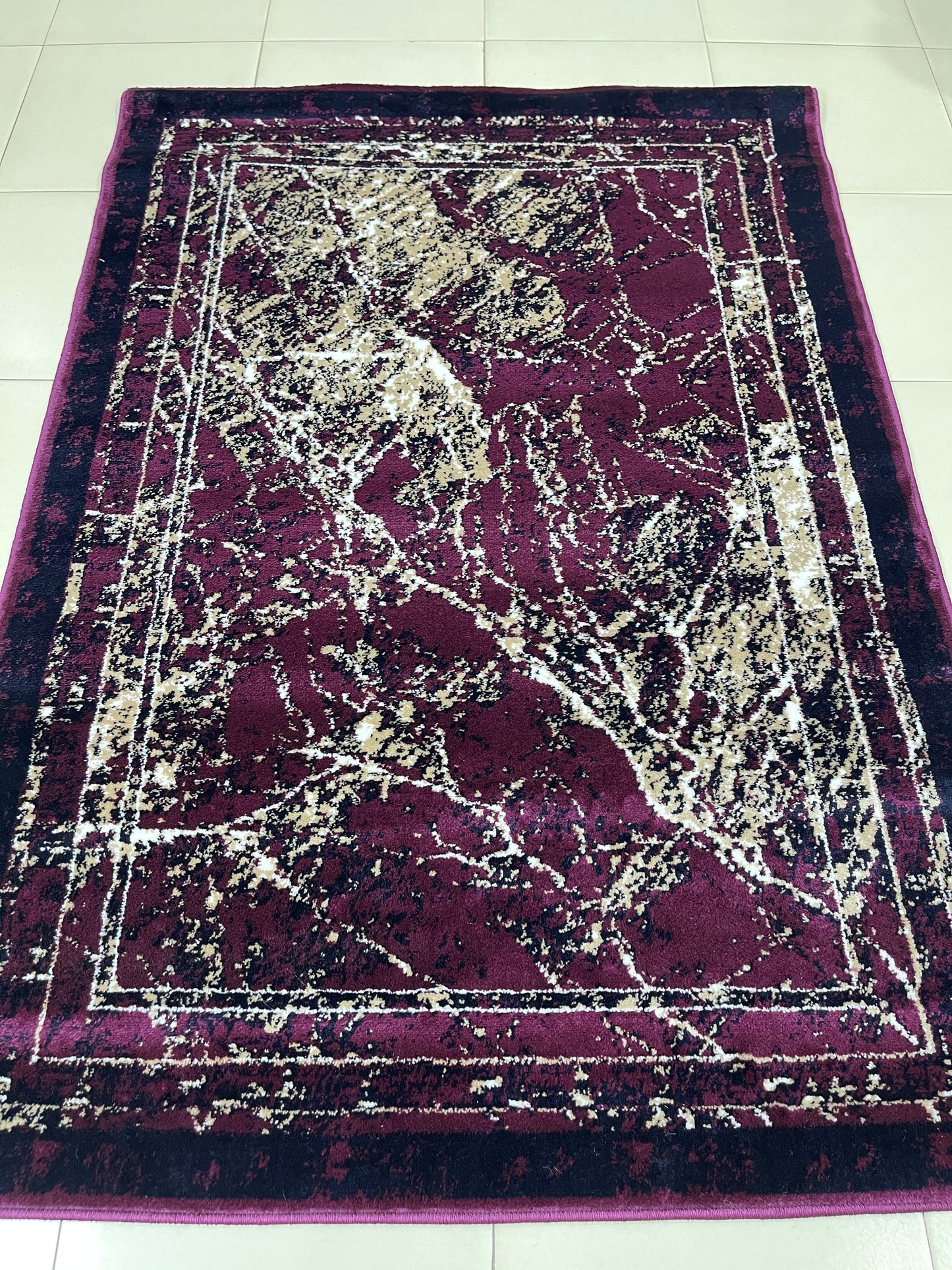 Modern polypropylene Rug,back woven
(Article-175-Purple)
Size : 4 ft width x 5.6 ft length (120 cm x 170 cm)