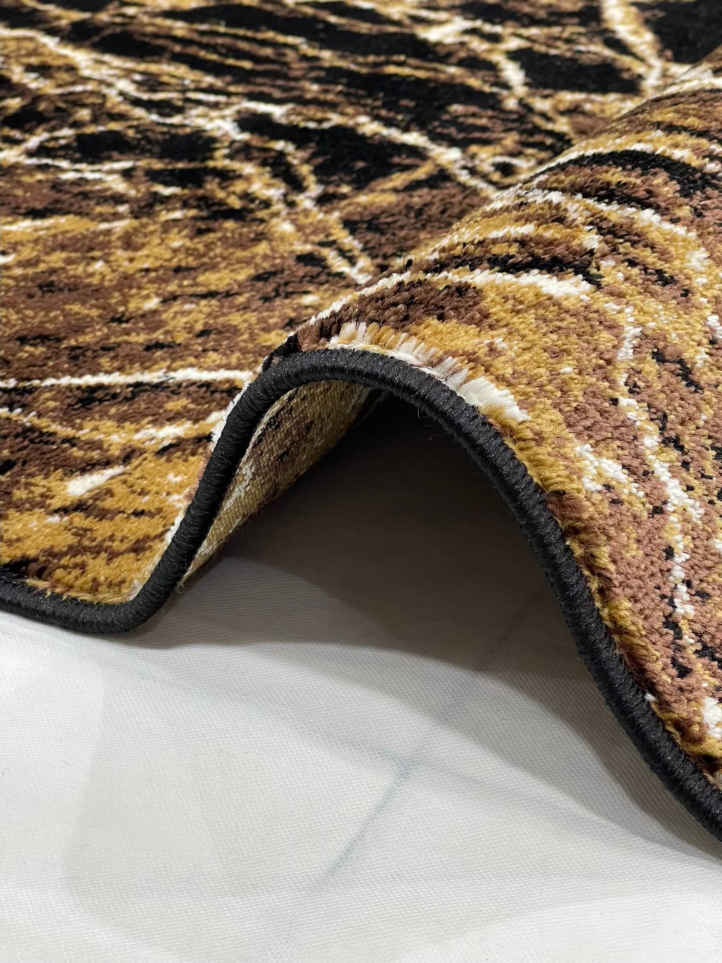 Modern polypropylene Rug,back woven(Article-1999-Black , Beige)
Size : 5ft width x 7.3ft length (150cm x 220cm)